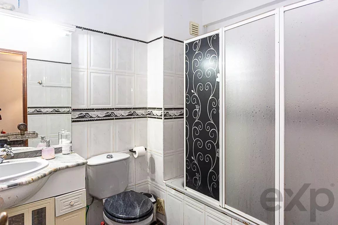 Apartment T2 in Olhão with balcony and covered terrace, excellent location 86879591 image 20