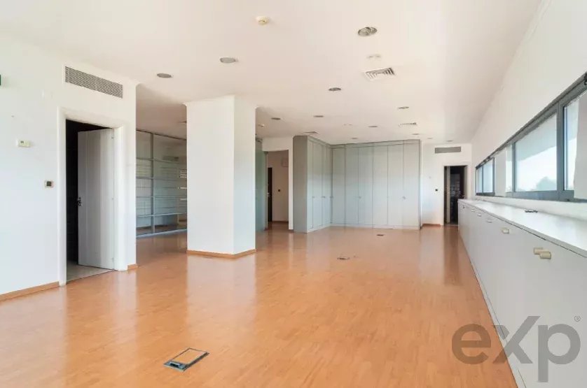 Spacious office with dedicated parking spaces 86883564 image 7