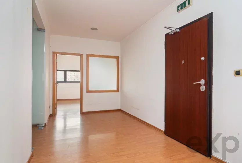 Spacious office with dedicated parking spaces 86883564 image 20