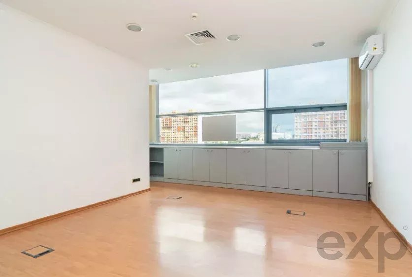Spacious office with dedicated parking spaces 86883564 image 14
