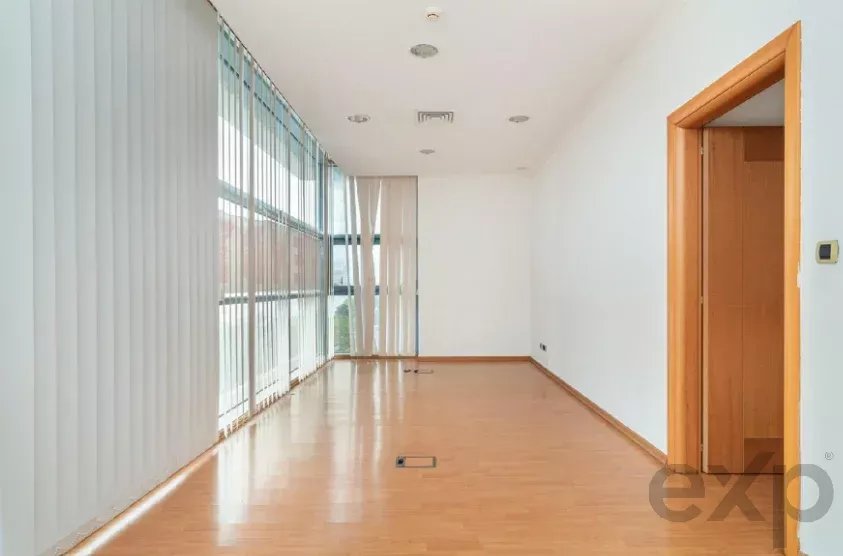 Spacious office with dedicated parking spaces 86883564 image 6