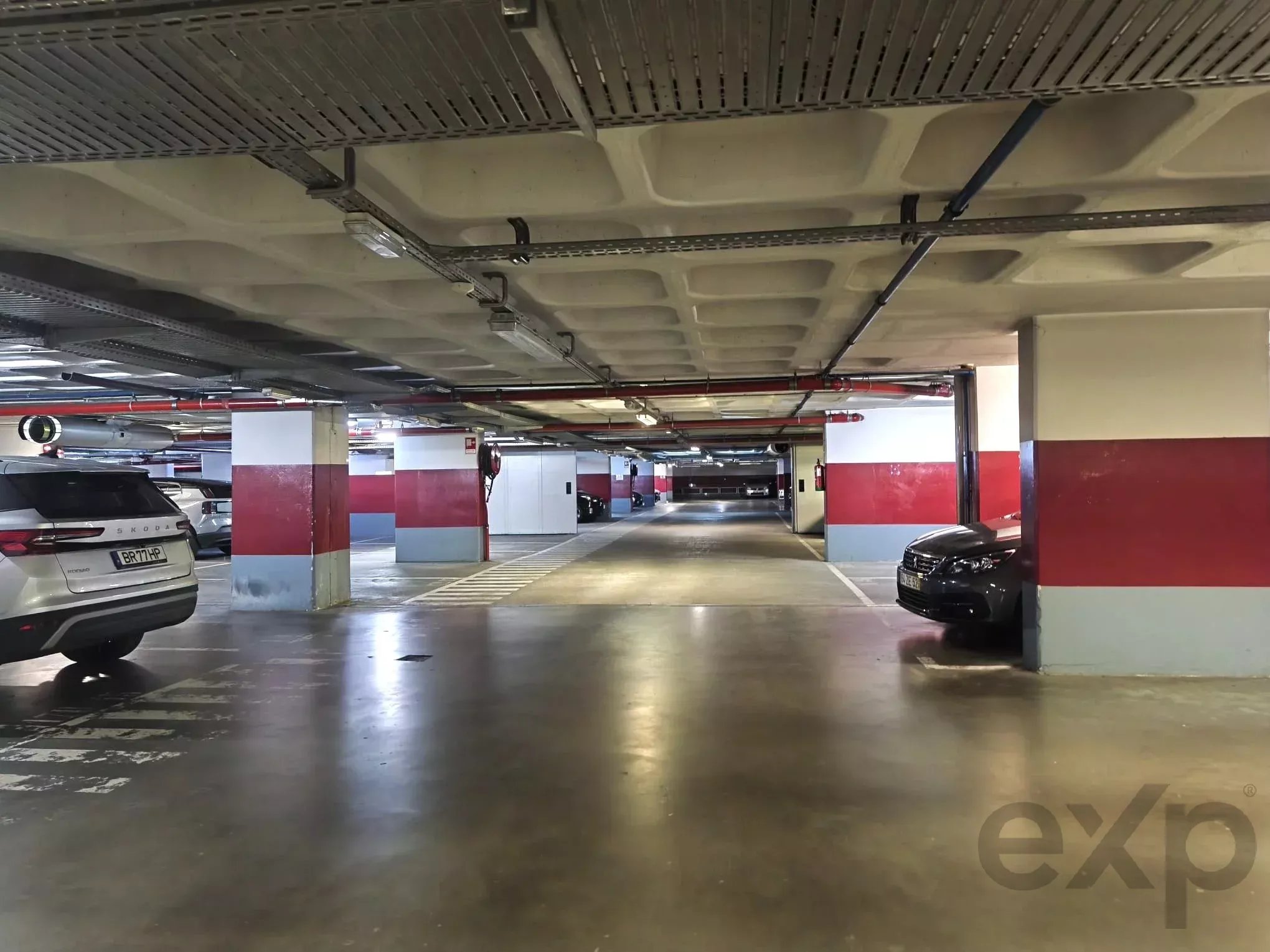 Spacious office with dedicated parking spaces 86883564 image 25