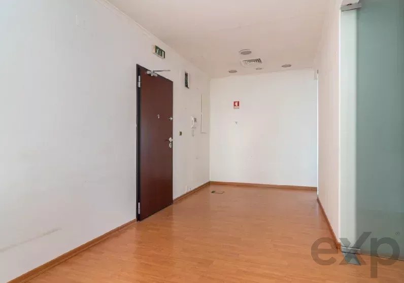 Spacious office with dedicated parking spaces 86883564 image 21