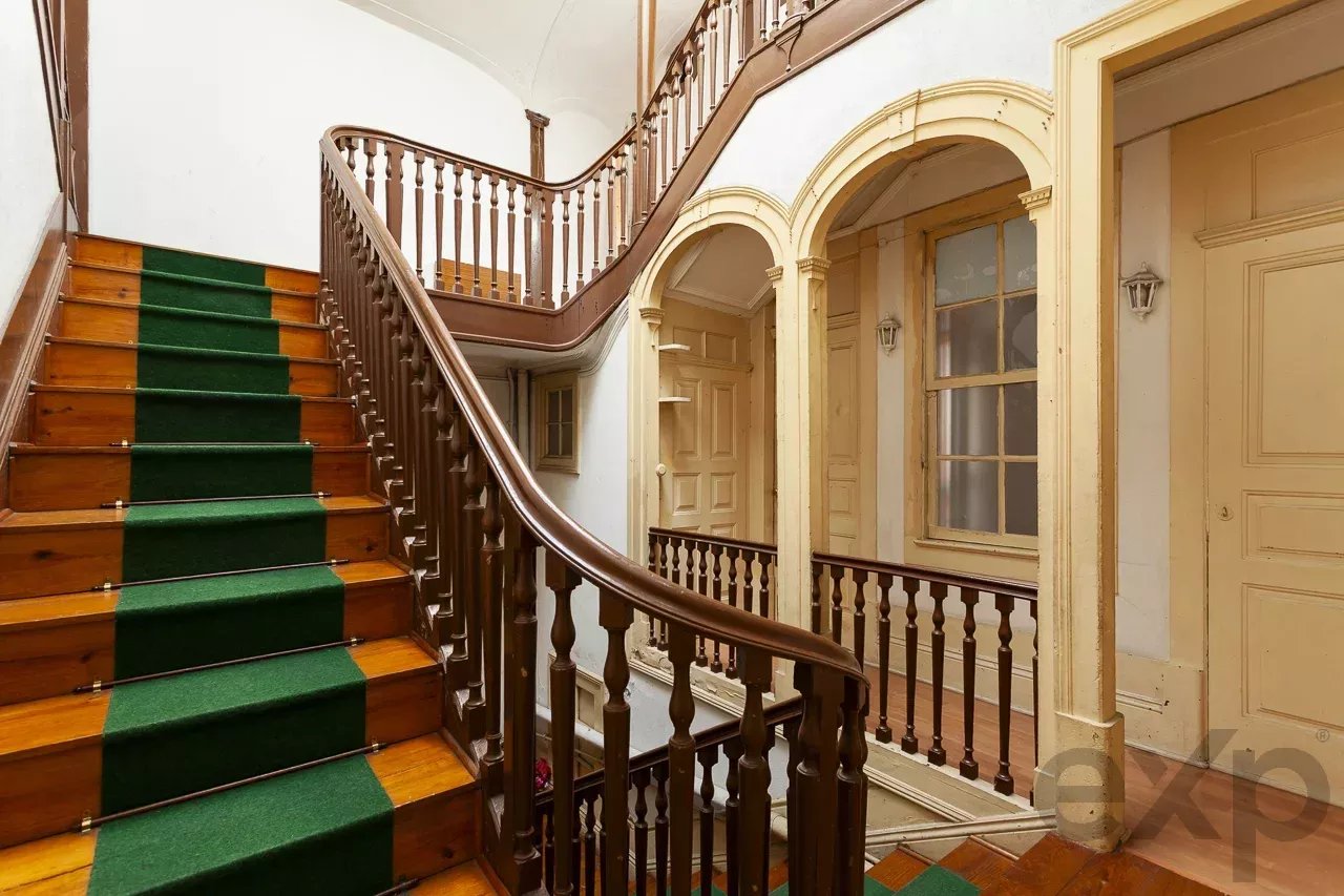 Elegância Clássica e Localização de Excelência no Porto