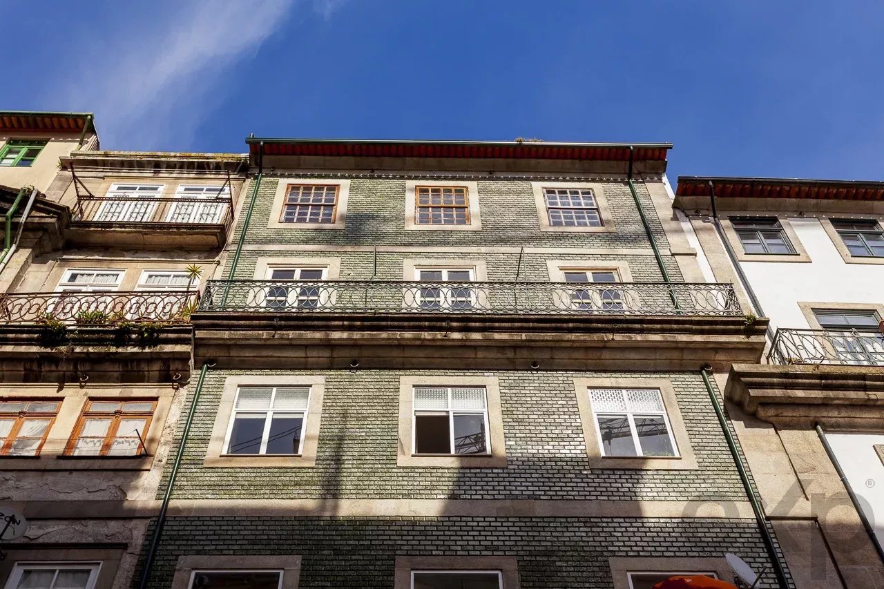 Elegância Clássica e Localização de Excelência no Porto