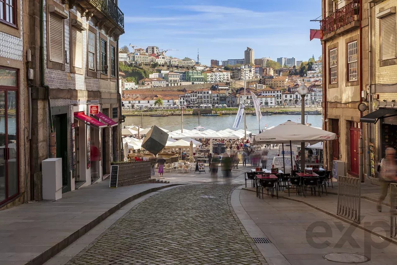 Três Imóveis Versáteis no Coração do Porto