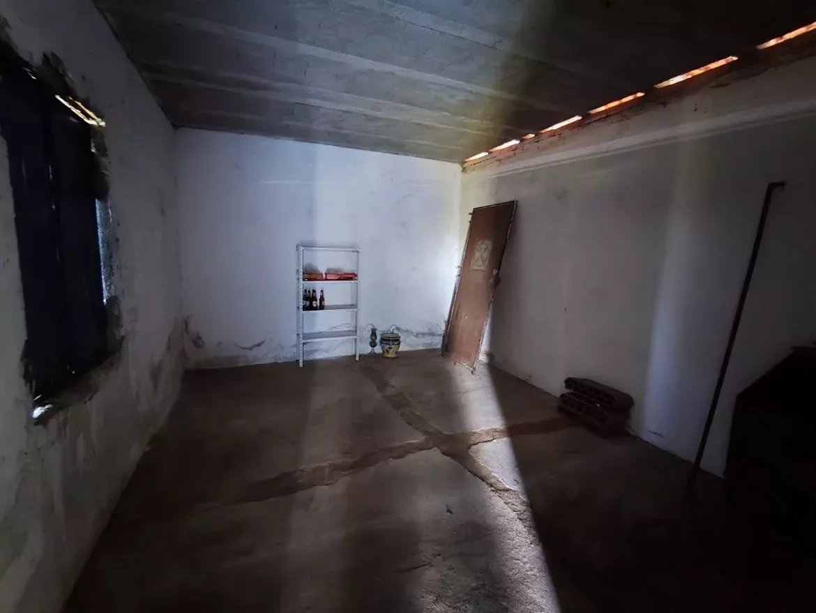 Terreno de 1750 m²  e Armazém