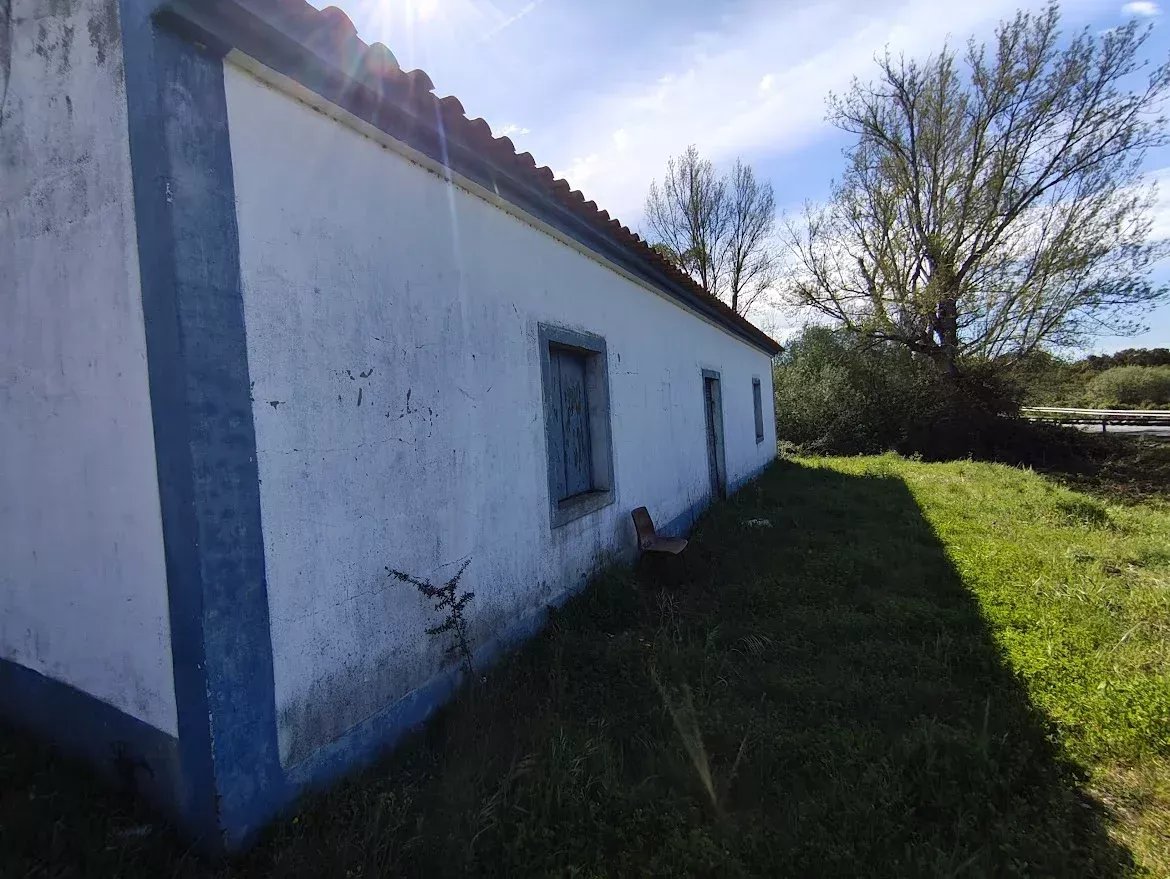 Terreno de 1750 m²  e Armazém