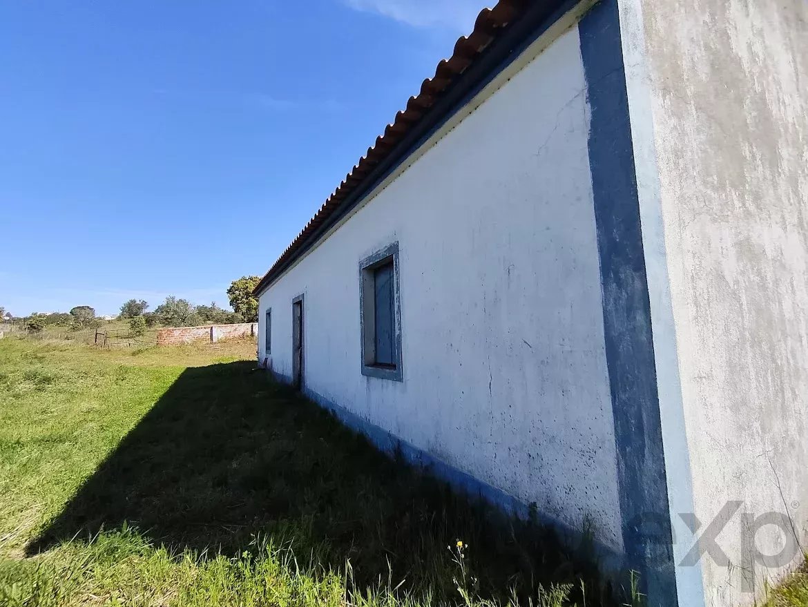 Terreno de 1750 m²  e Armazém