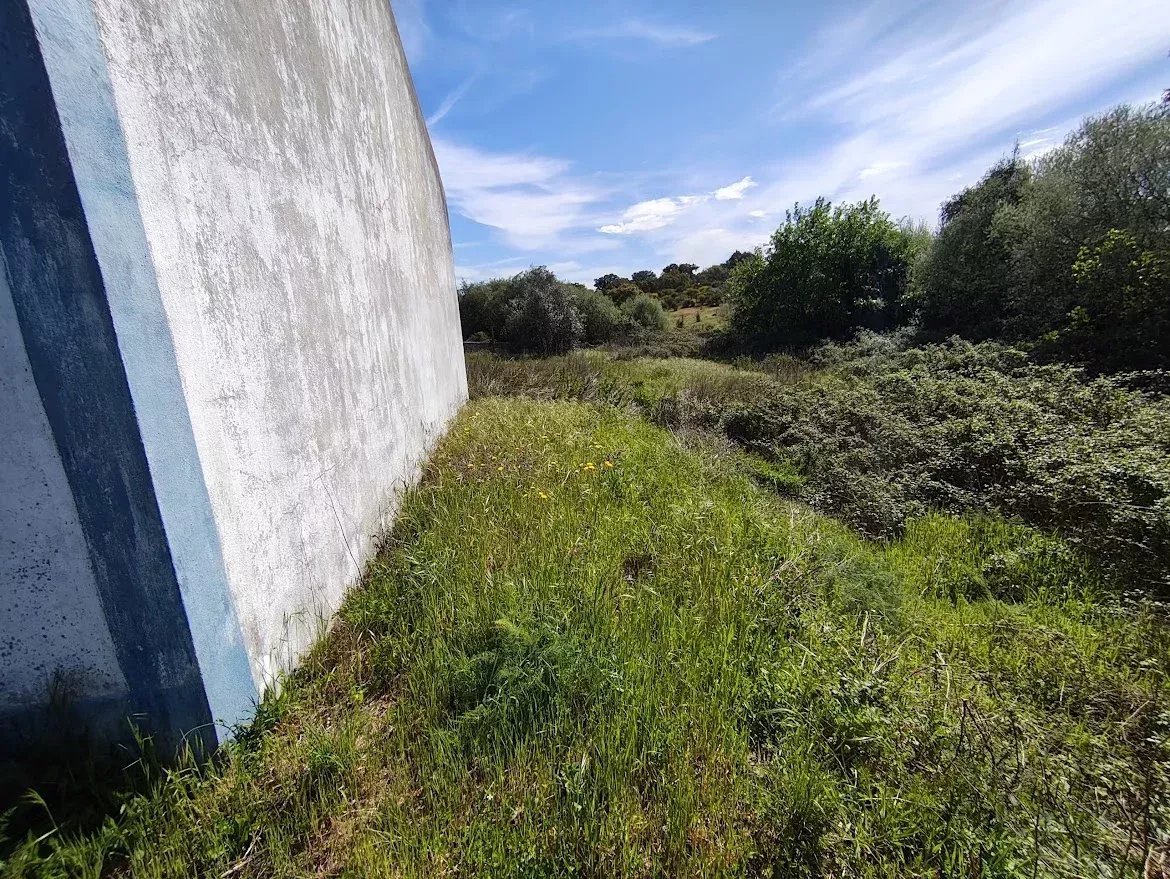 Terreno de 1750 m²  e Armazém
