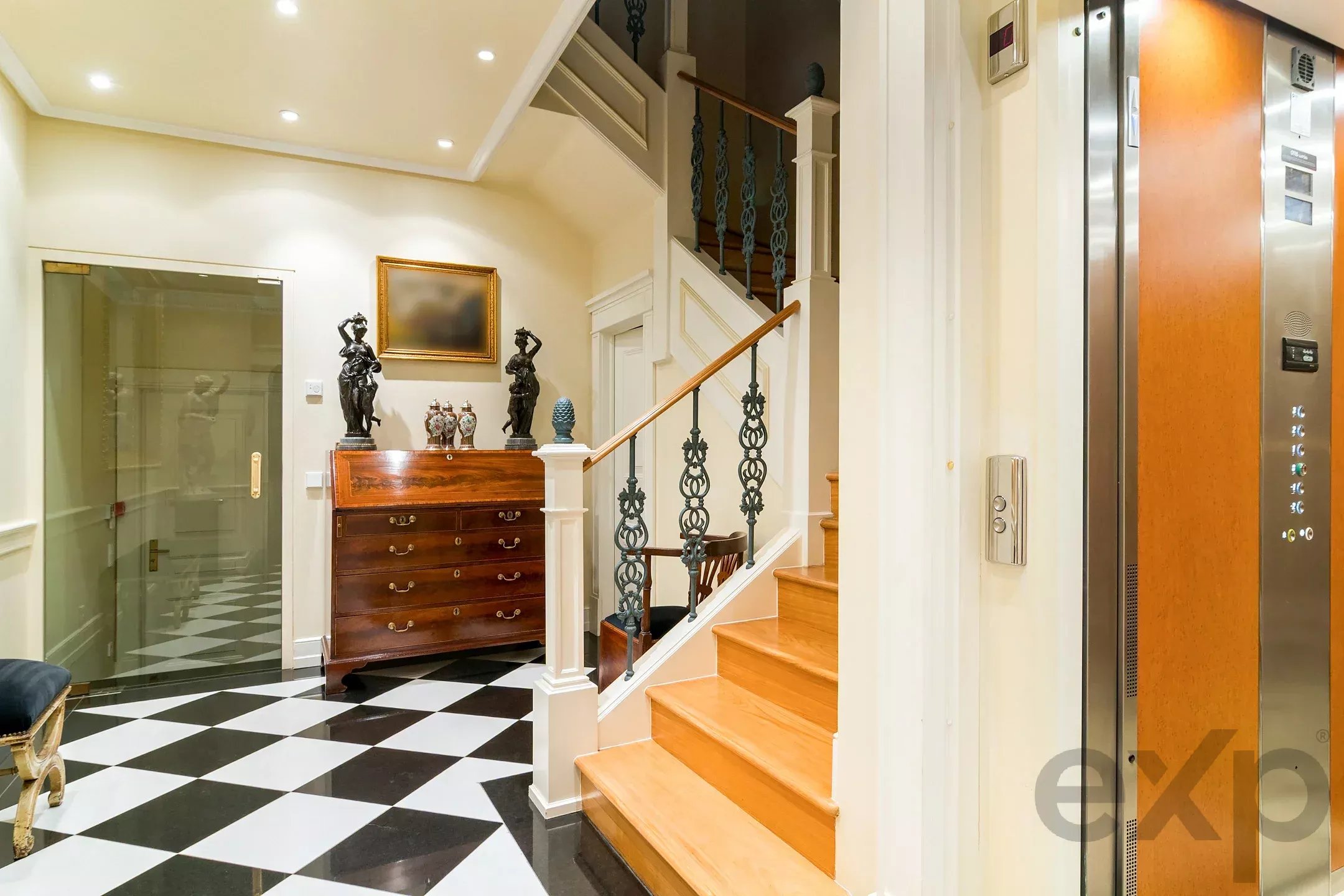 The epitome of luxury and security in the heart of Lisbon 86892654 image 3