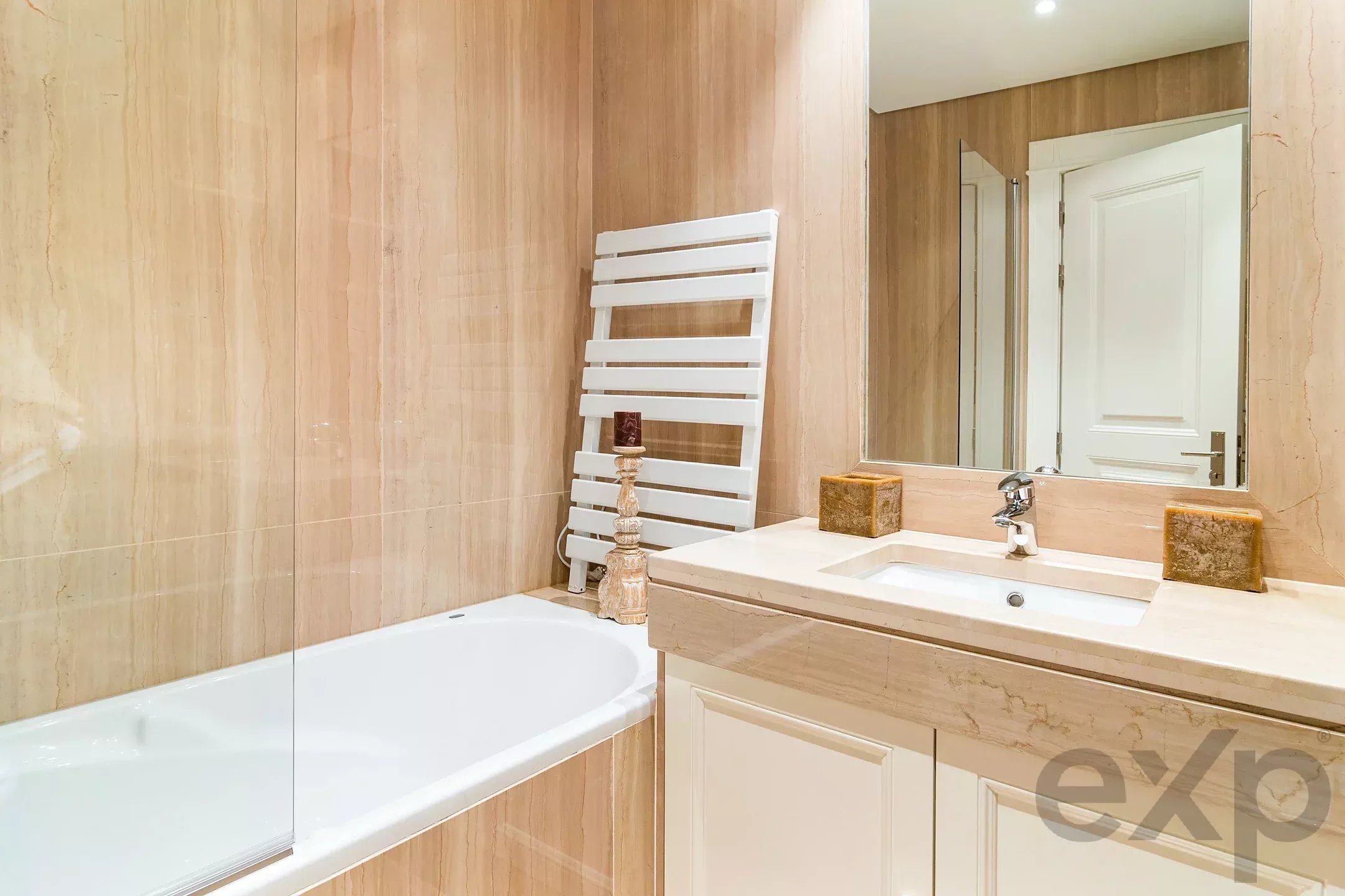The epitome of luxury and security in the heart of Lisbon 86892654 image 17