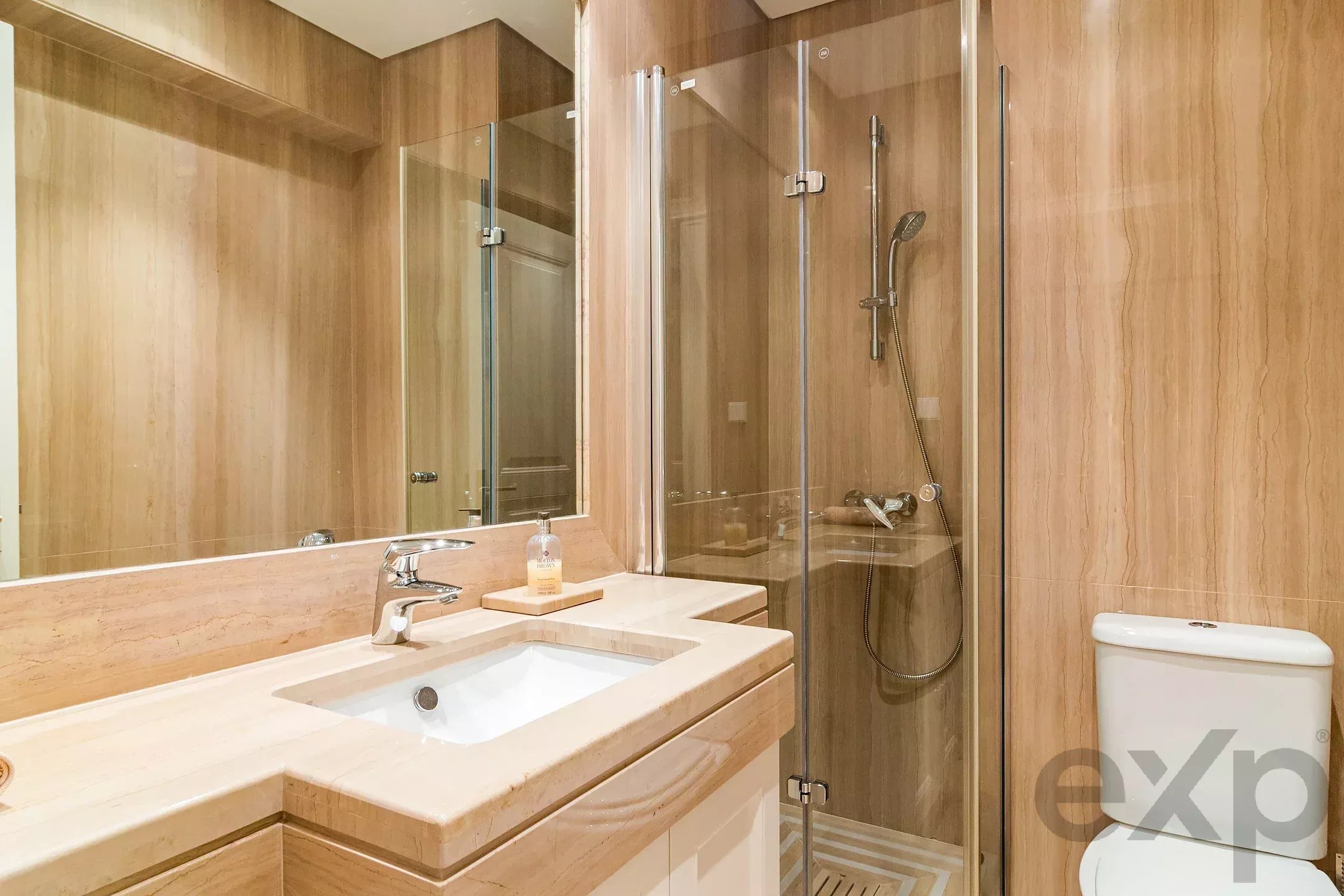 The epitome of luxury and security in the heart of Lisbon 86892654 image 14