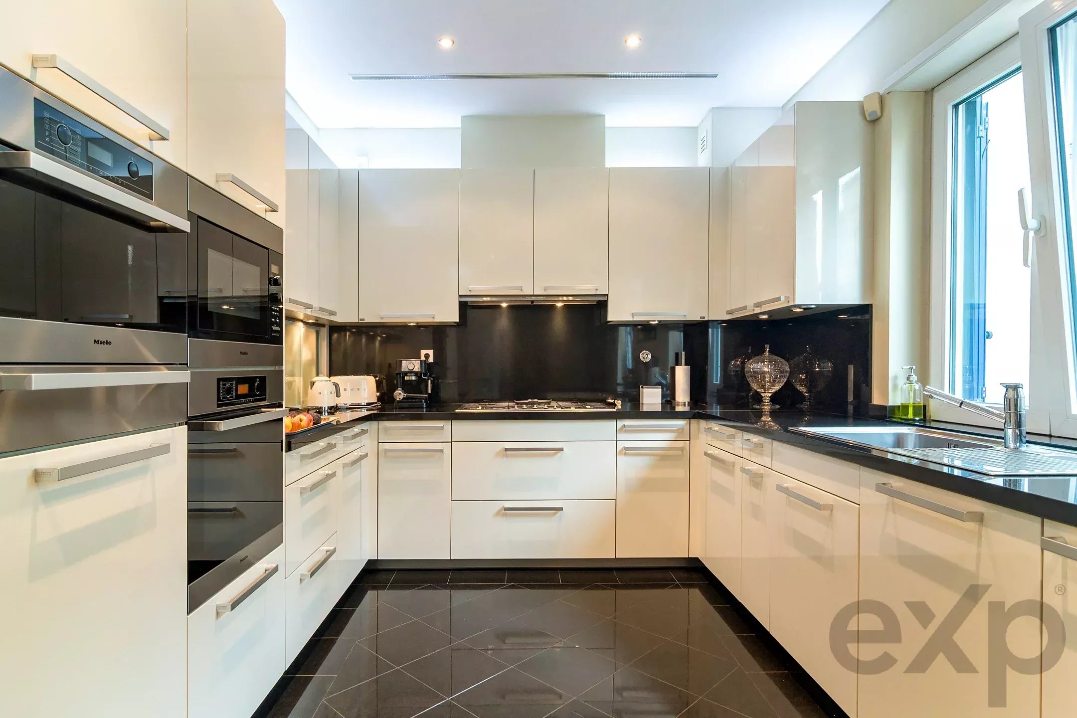 The epitome of luxury and security in the heart of Lisbon 86892654 image 6