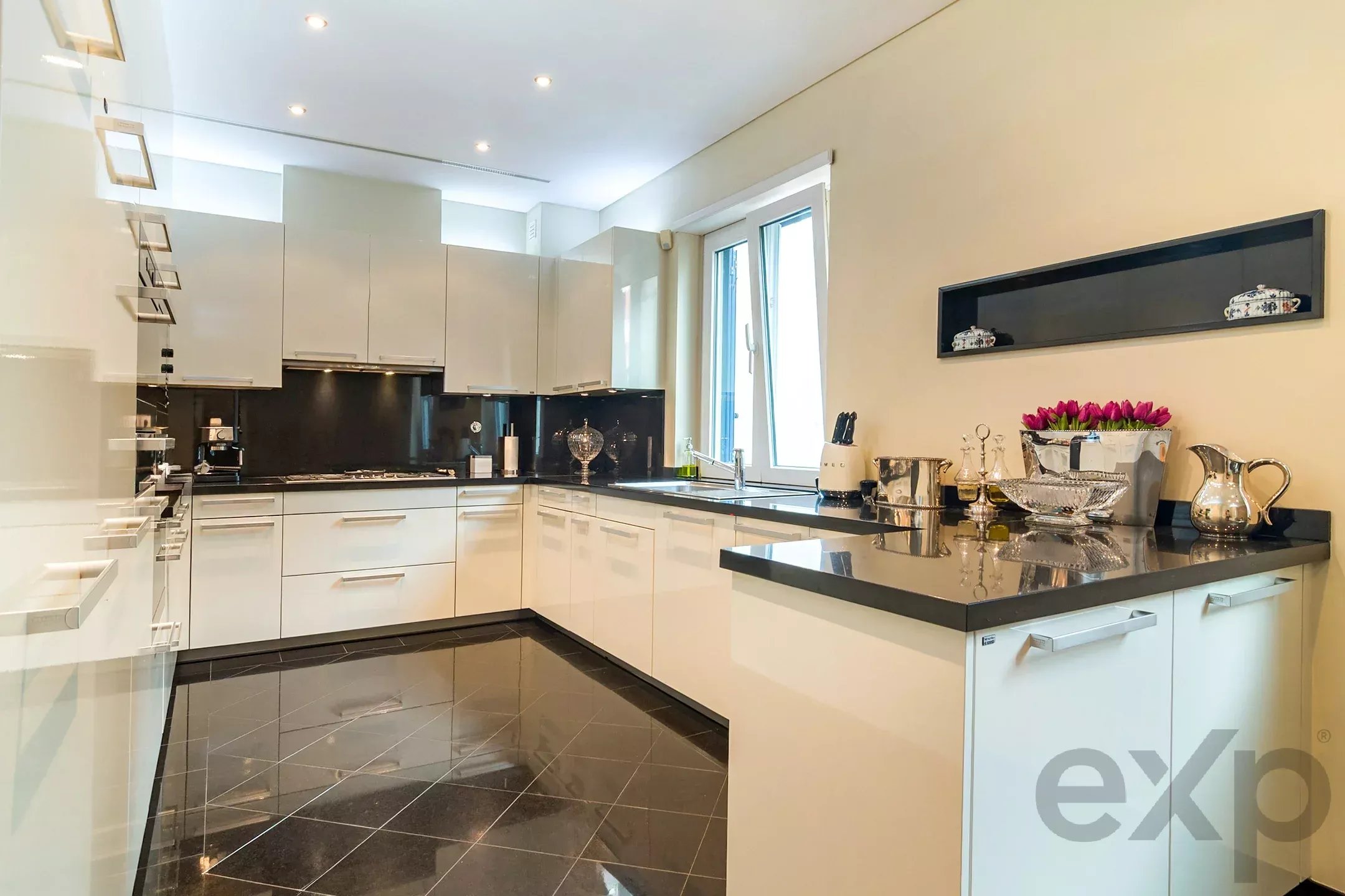 The epitome of luxury and security in the heart of Lisbon 86892654 image 5