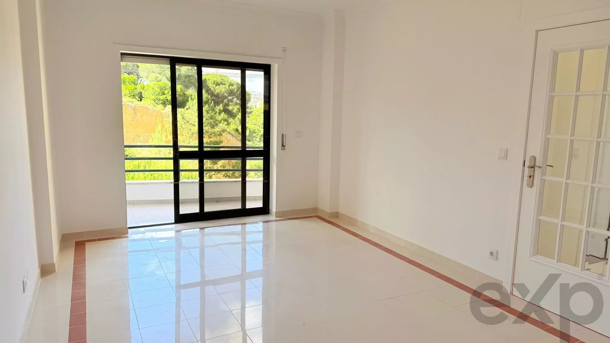 Apartamento T3 Feijó, Almada remodelado