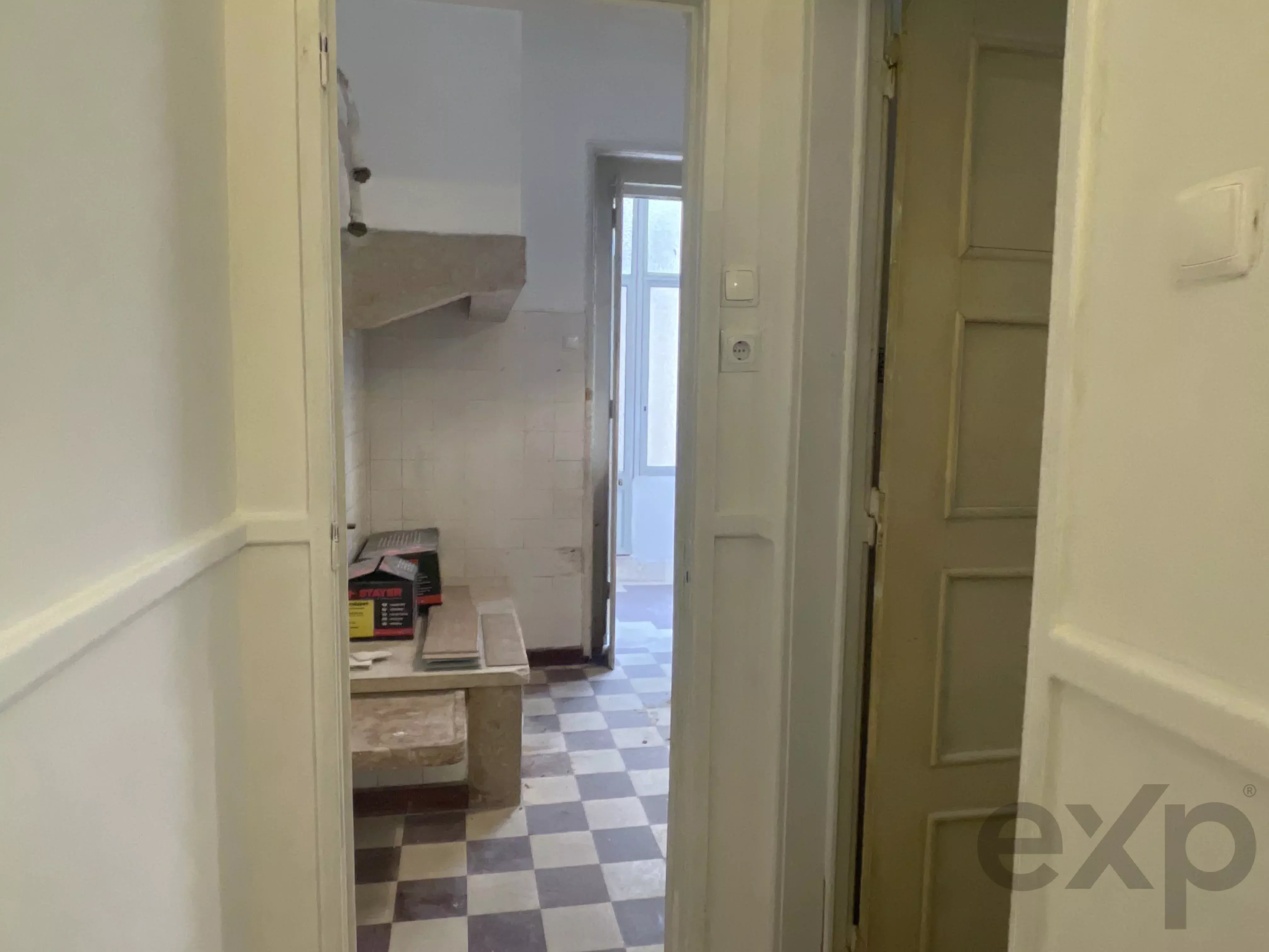 T3 com charme e logradouro Para Remodelar – Lisboa 86916807 image 37