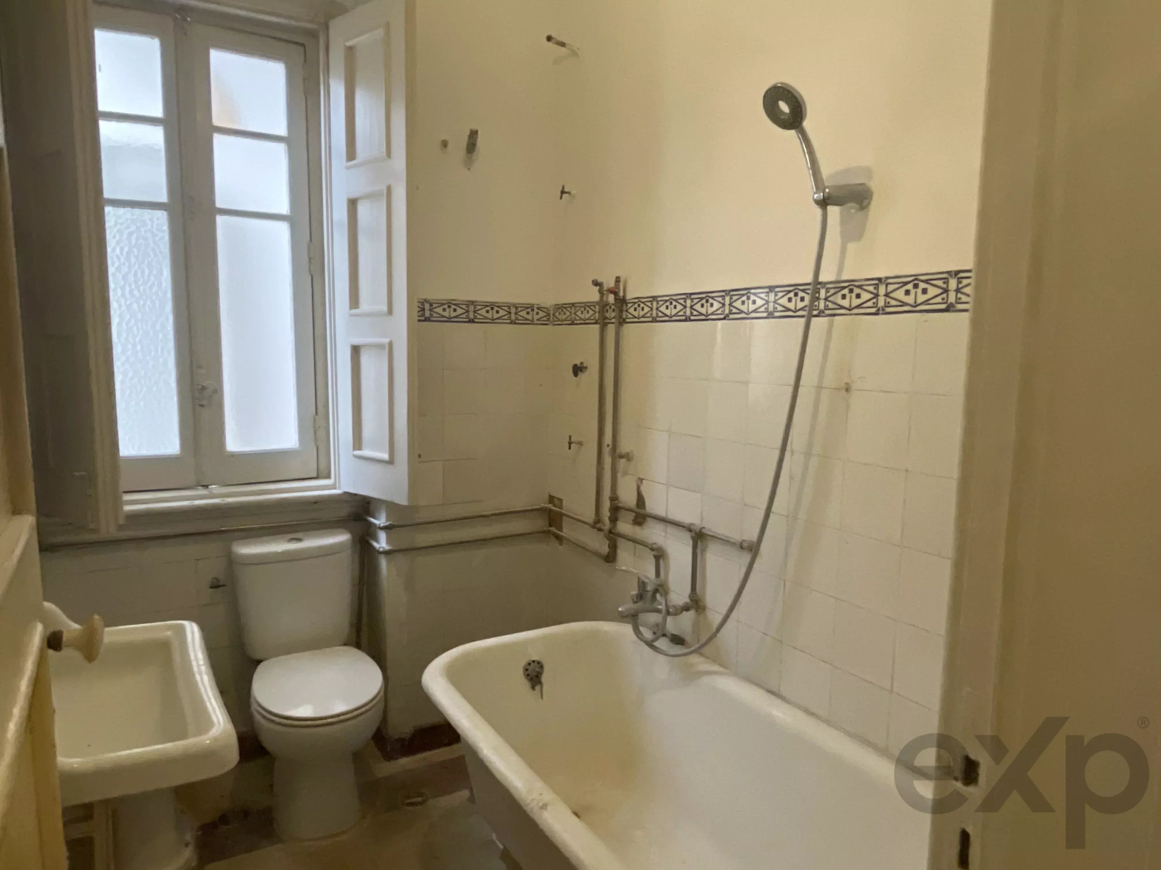 T3 com charme e logradouro Para Remodelar – Lisboa 86916807 image 38