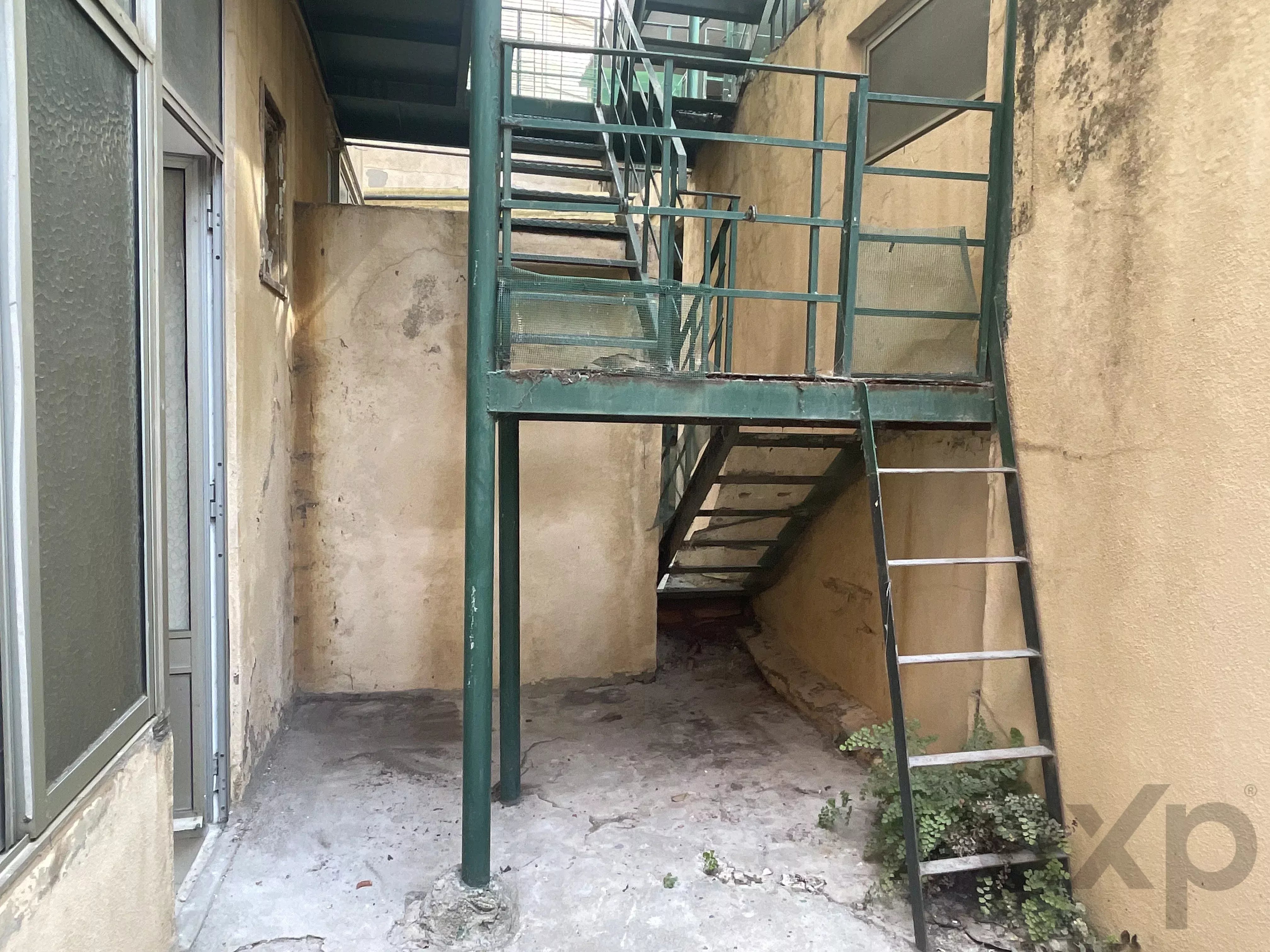 T3 com charme e logradouro Para Remodelar – Lisboa 86916807 image 48