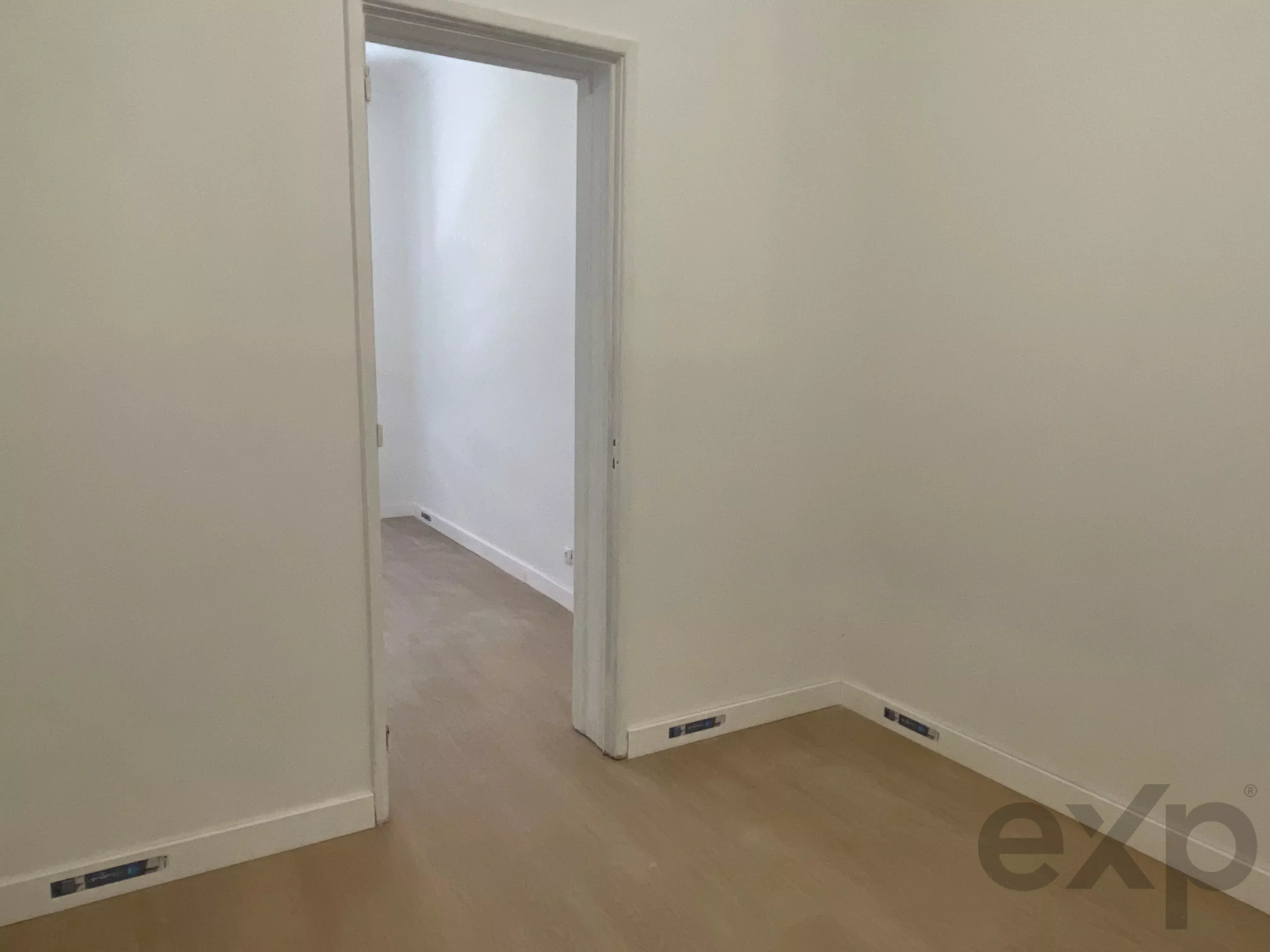 T3 com charme e logradouro Para Remodelar – Lisboa 86916807 image 23