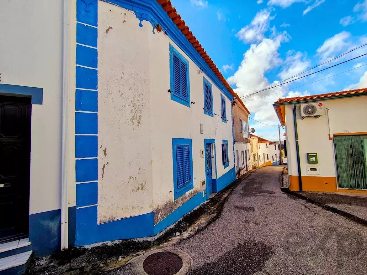 Casa tradicional de 8 assoalhadas na Comenda, 243 m²