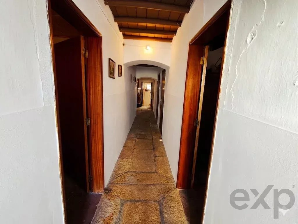 Casa tradicional de 8 assoalhadas na Comenda, 243 m²