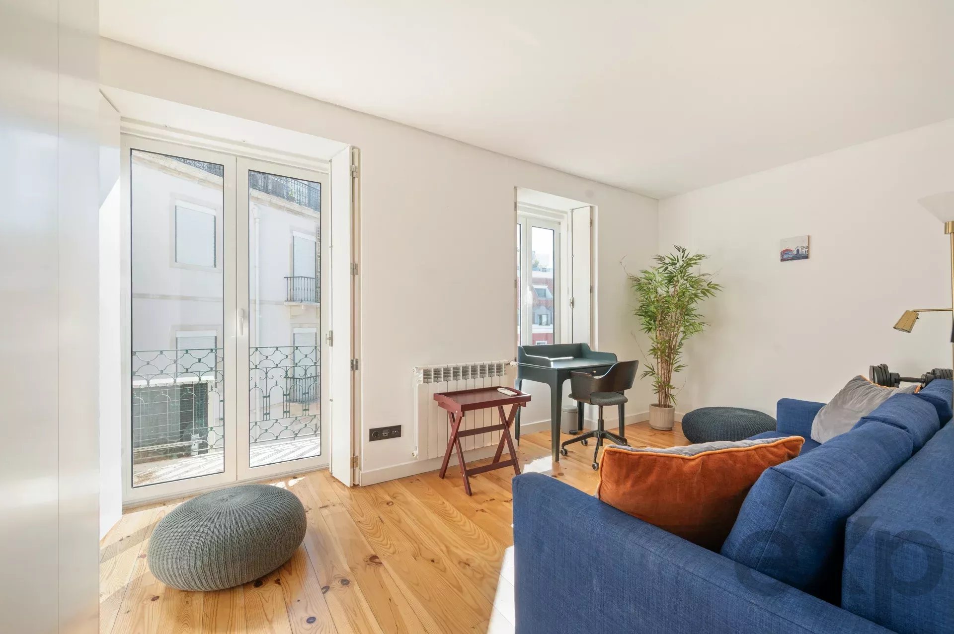 Elegant Two‑Bedroom + One‑Bathroom Penthouse in Central Lisbon 86935832 image 7