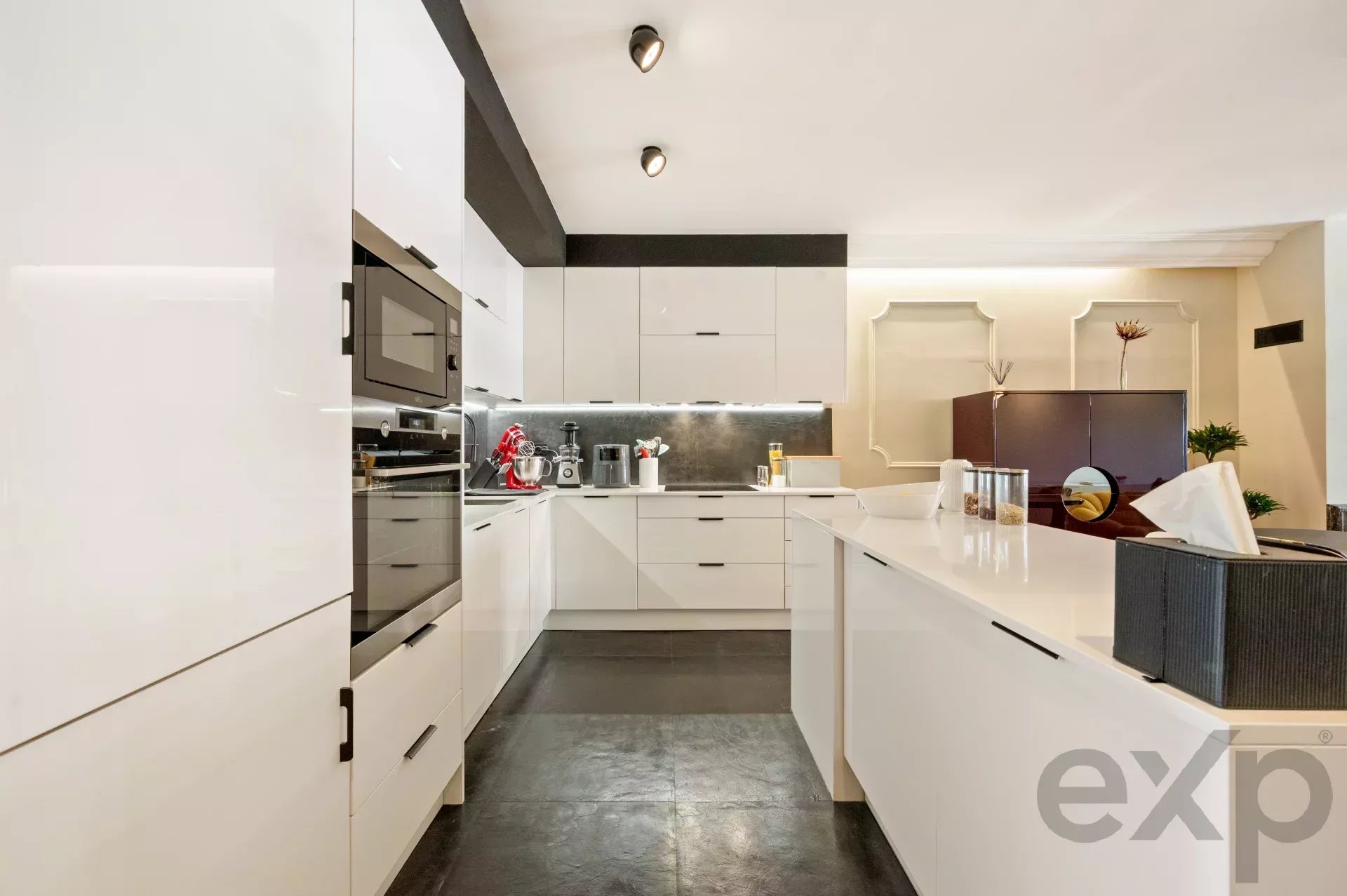 Elegant Two‑Bedroom + One‑Bathroom Penthouse in Central Lisbon 86935832 image 34