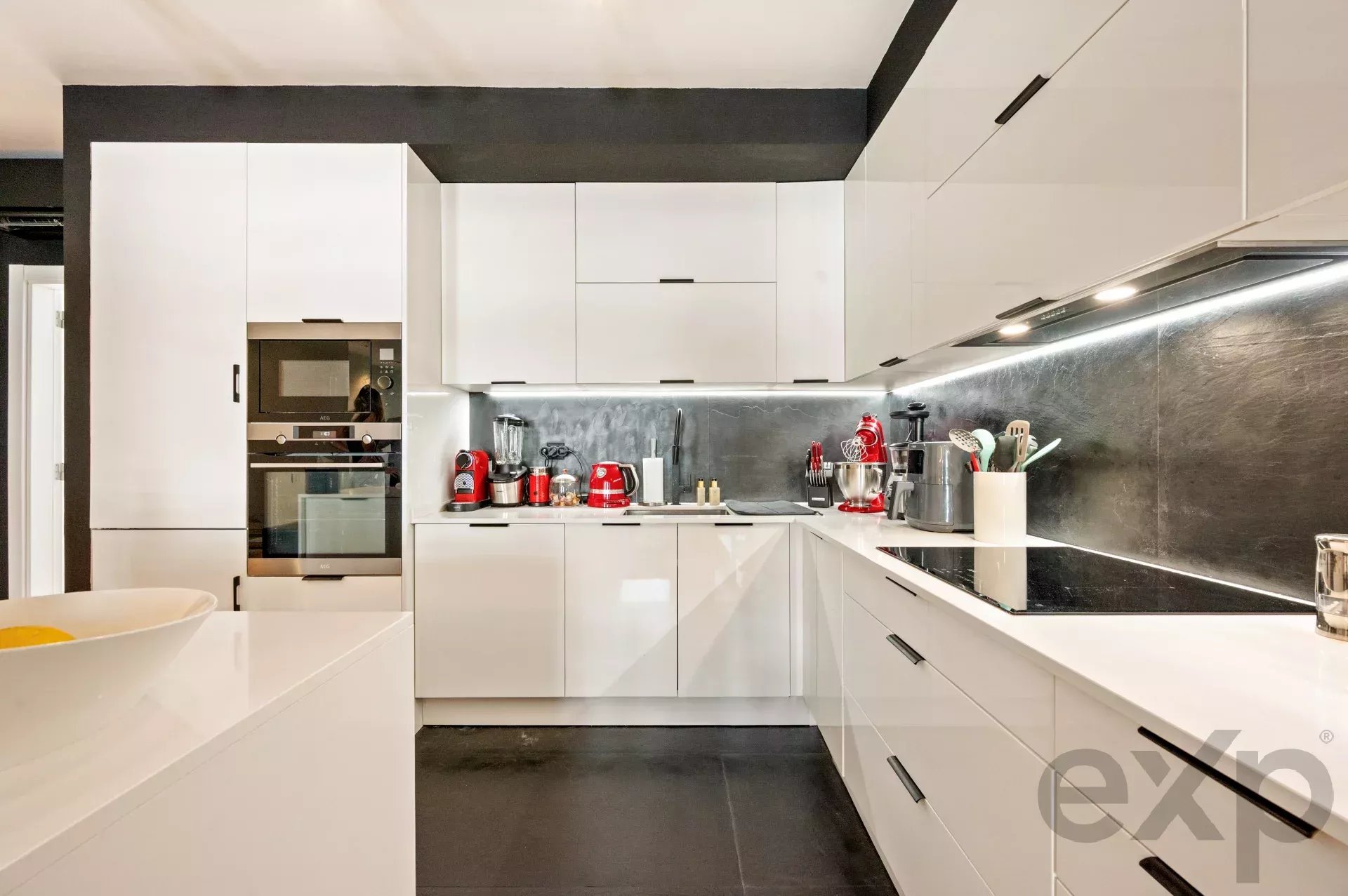 Elegant Two‑Bedroom + One‑Bathroom Penthouse in Central Lisbon 86935832 image 35