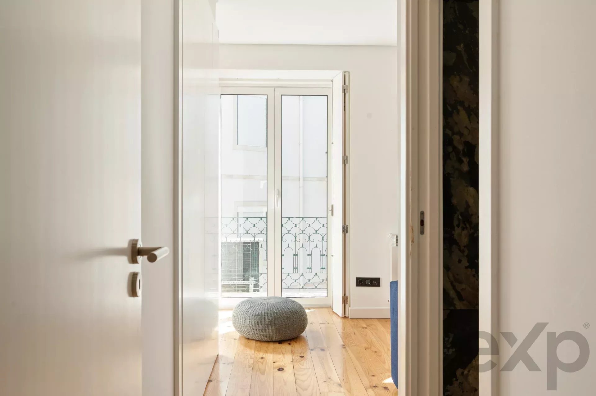 Elegant Two‑Bedroom + One‑Bathroom Penthouse in Central Lisbon 86935832 image 39