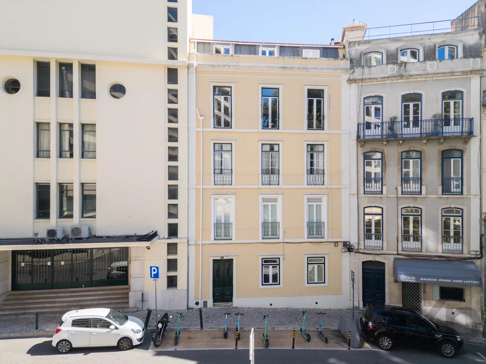 Elegant Two‑Bedroom + One‑Bathroom Penthouse in Central Lisbon 86935832 image 9