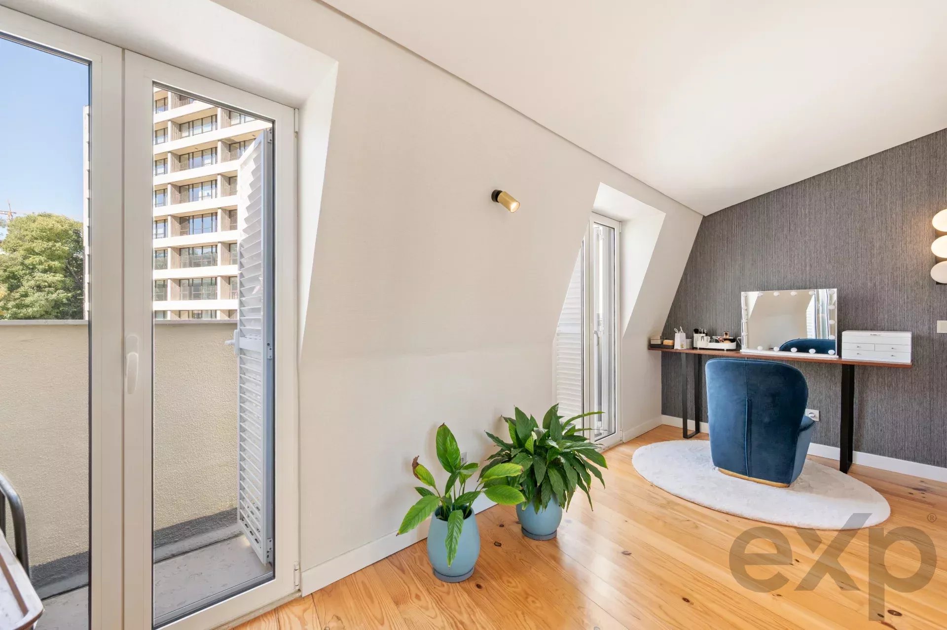 Elegant Two‑Bedroom + One‑Bathroom Penthouse in Central Lisbon 86935832 image 48