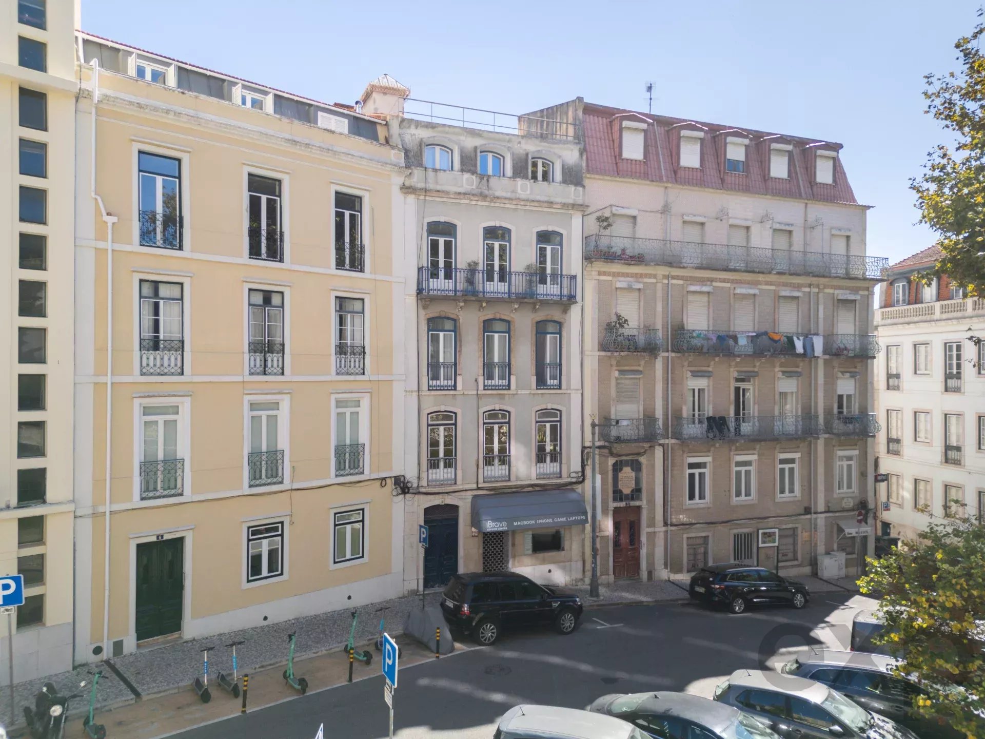 Elegant Two‑Bedroom + One‑Bathroom Penthouse in Central Lisbon 86935832 image 11