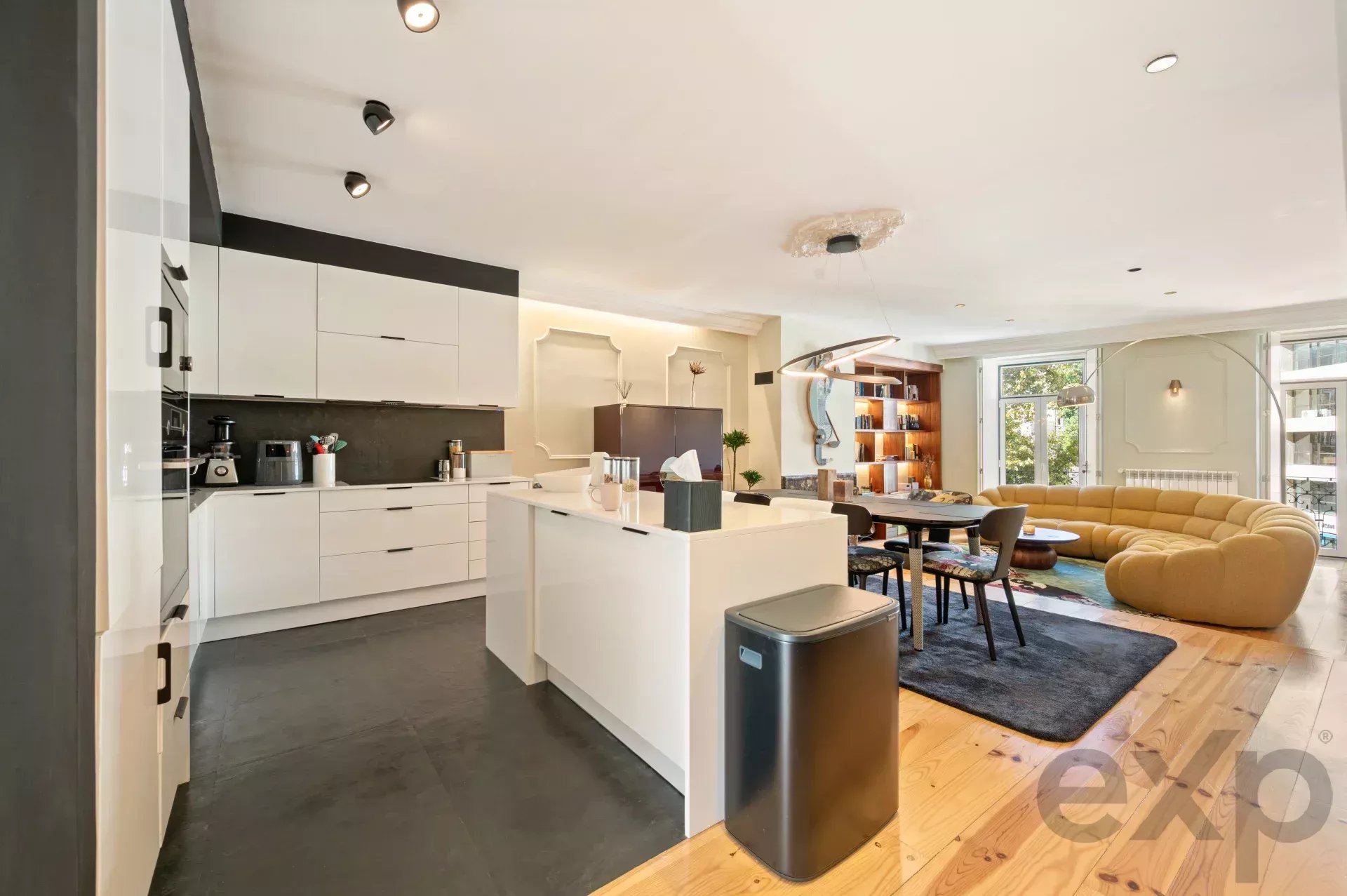 Elegant Two‑Bedroom + One‑Bathroom Penthouse in Central Lisbon 86935832 image 33