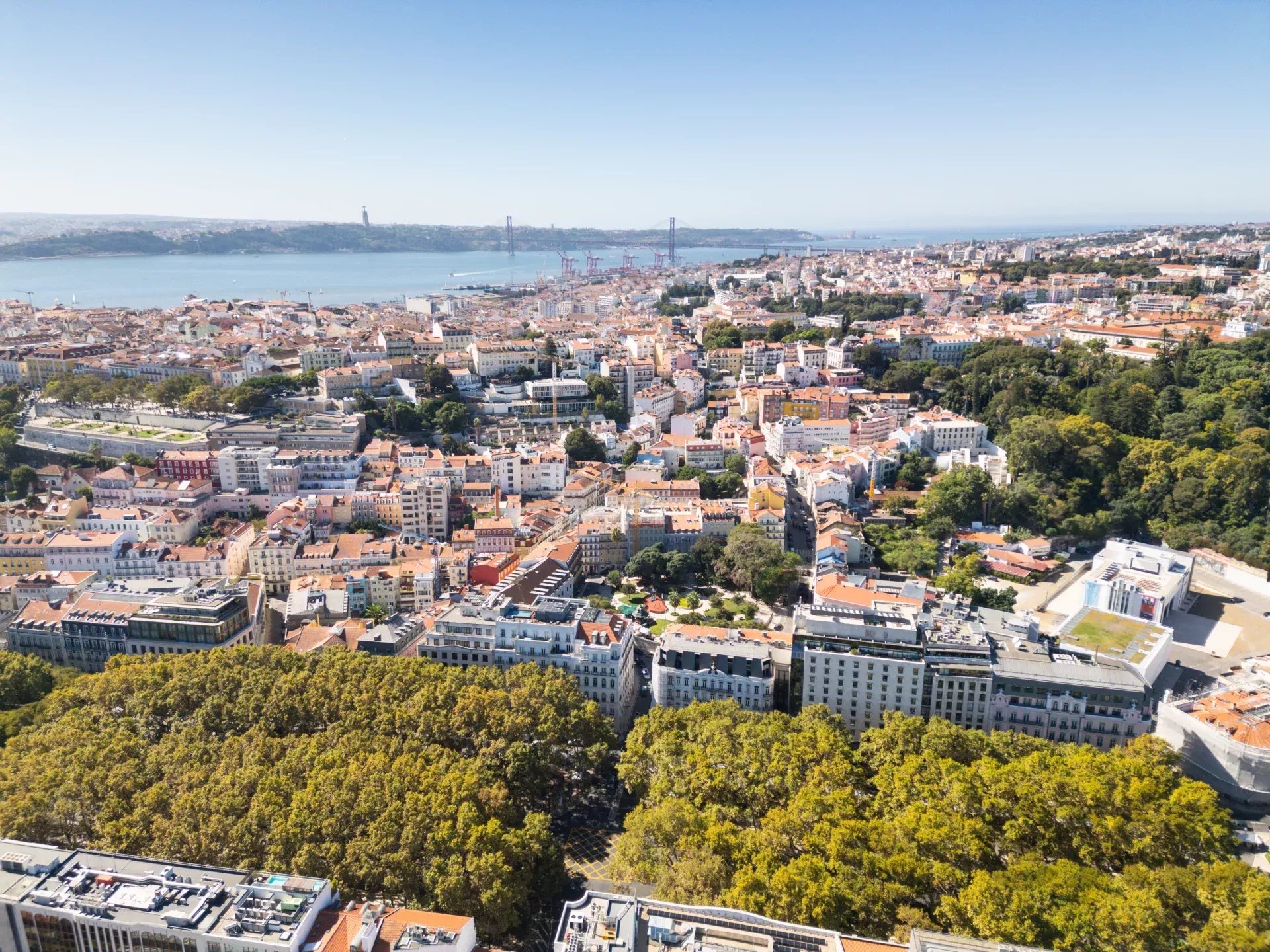 Elegant Two‑Bedroom + One‑Bathroom Penthouse in Central Lisbon 86935832 image 13