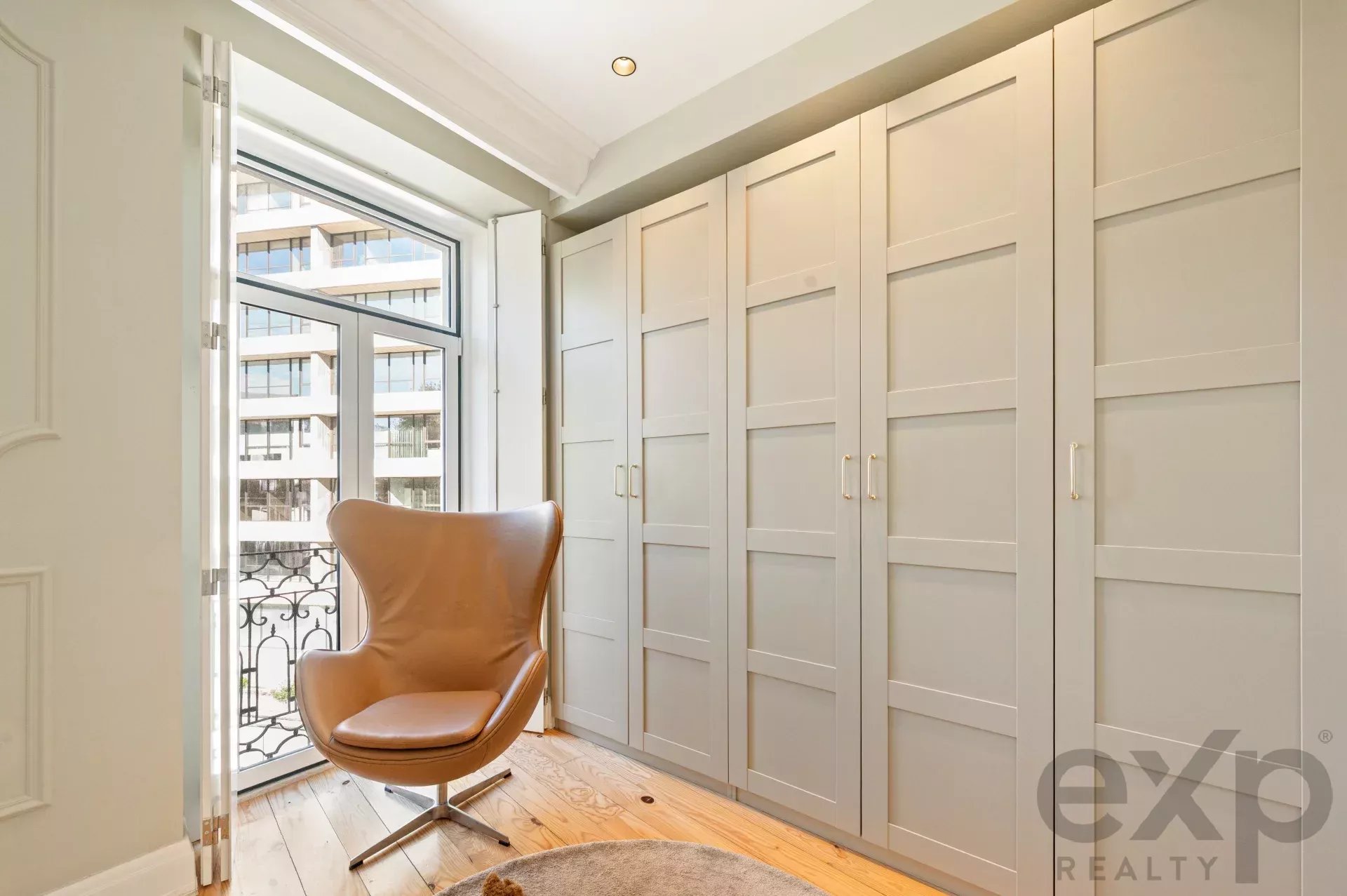 Elegant Two‑Bedroom + One‑Bathroom Penthouse in Central Lisbon 86935832 image 15