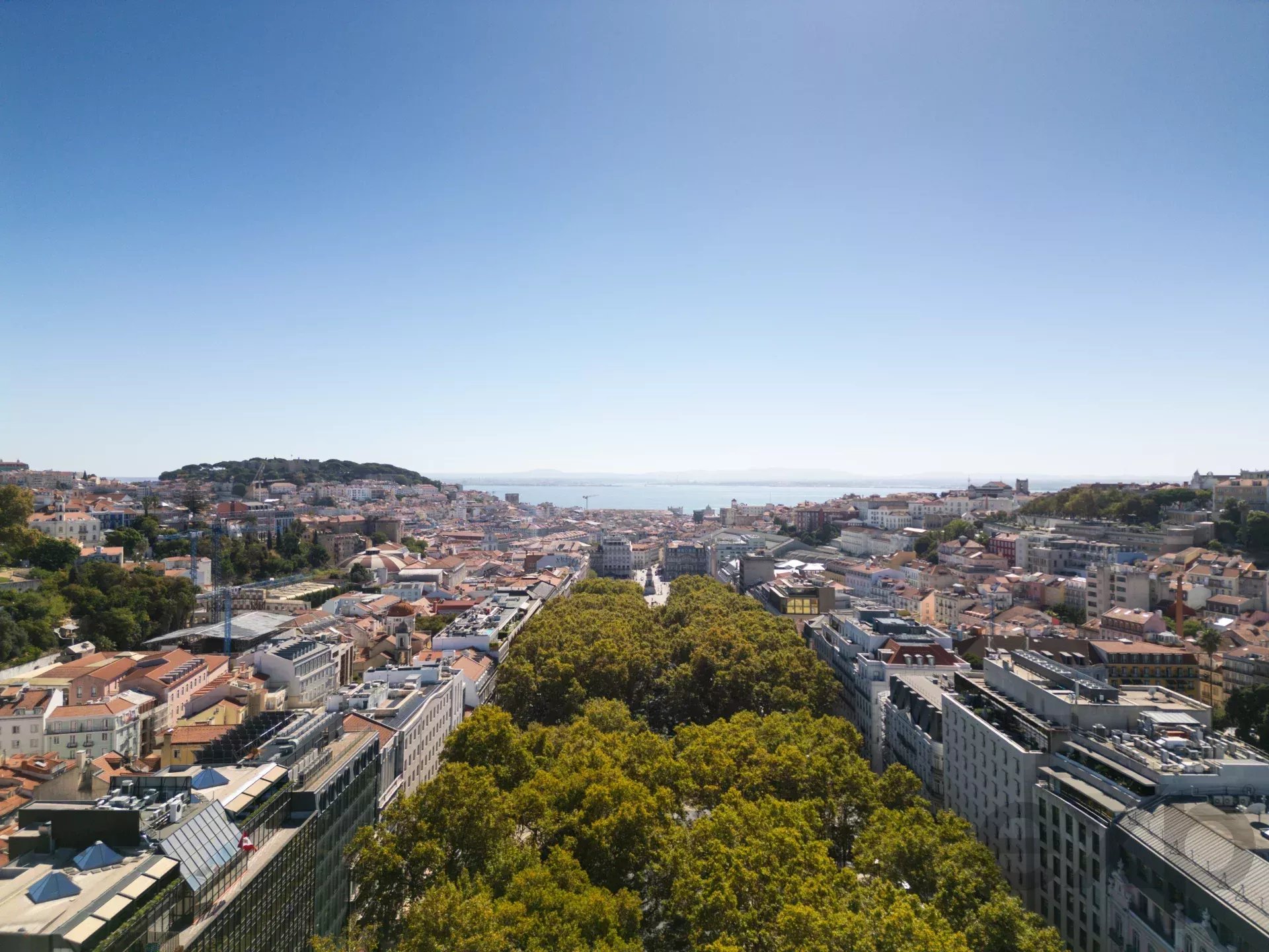 Elegant Two‑Bedroom + One‑Bathroom Penthouse in Central Lisbon 86935832 image 14