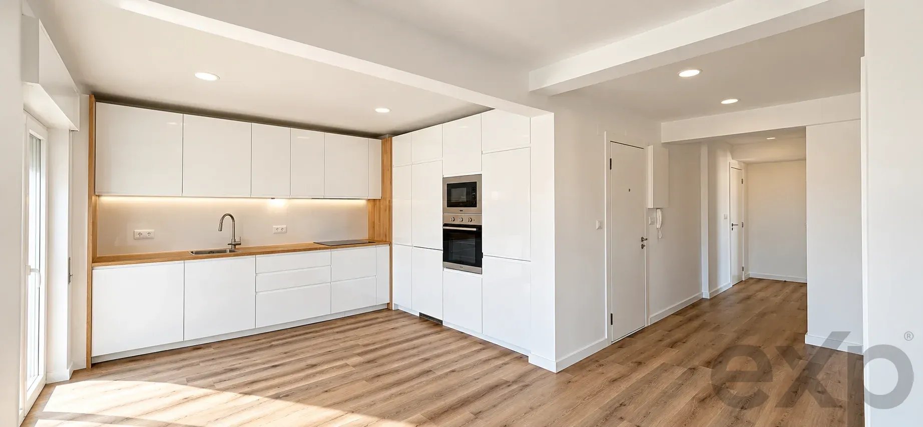 T3 Totalmente Renovado no Centro Histórico de Tavira | Luz Natural e Vista sobre a Cidade 86963106 image 3