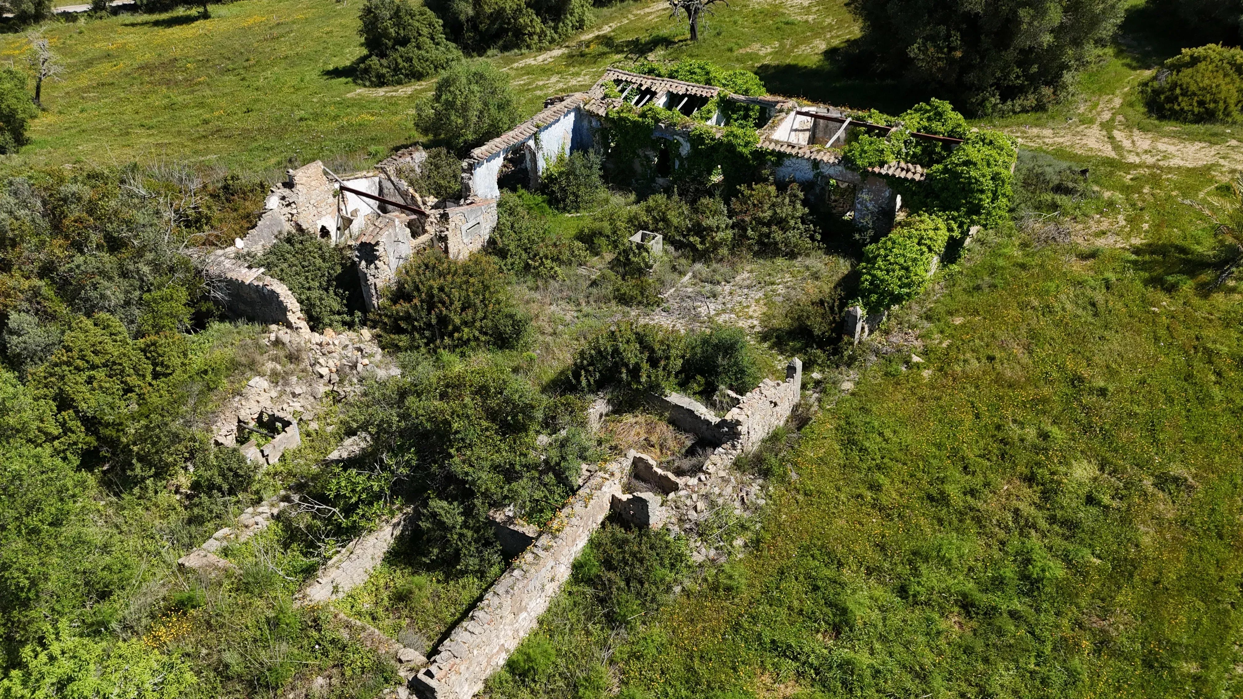 Algarve (serra) - Terreno com Ruína com Projeto Aprovado