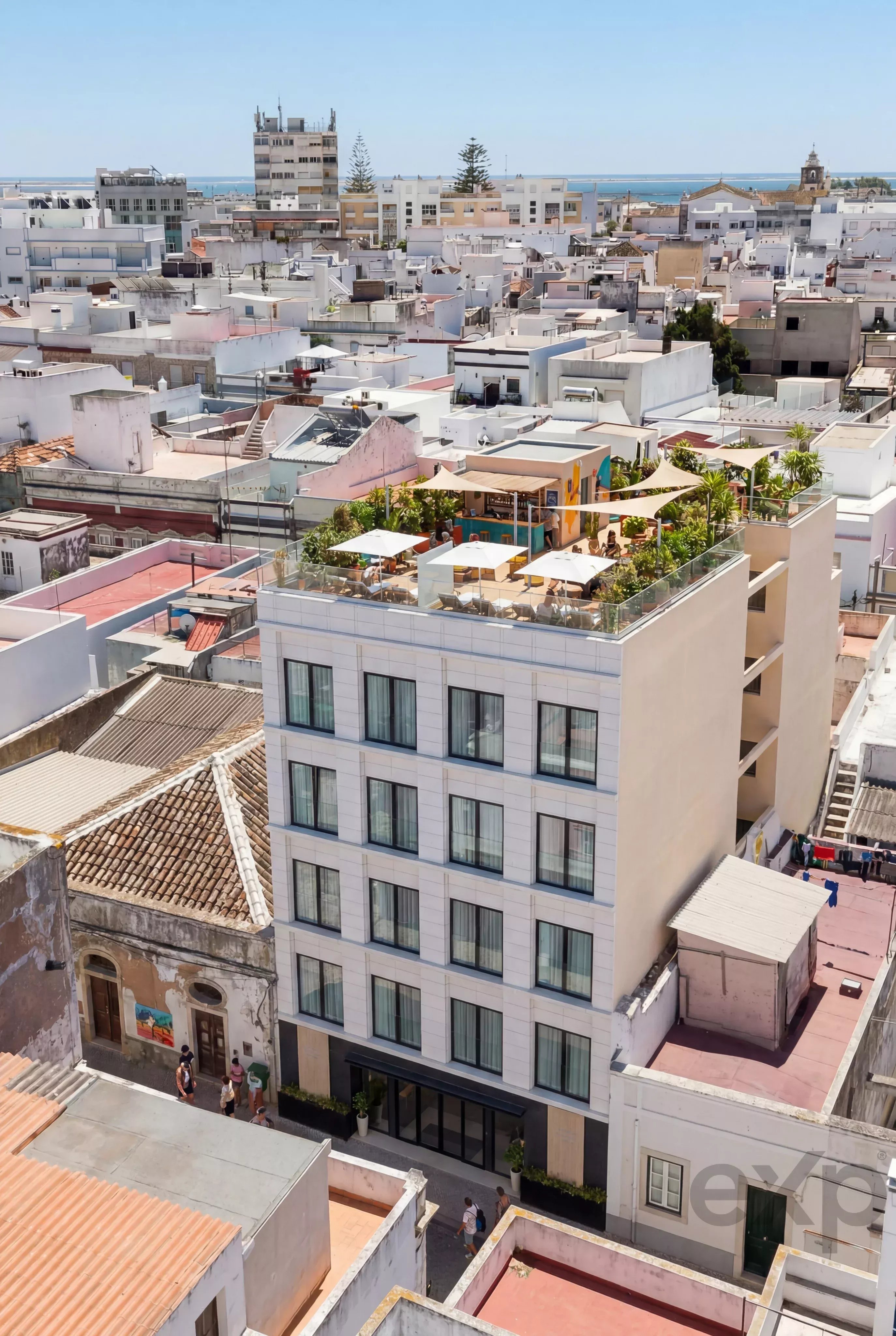 Edifício com alma algarvia: 357m² no Centro de Olhão com Viabilidade para 5 Pisos