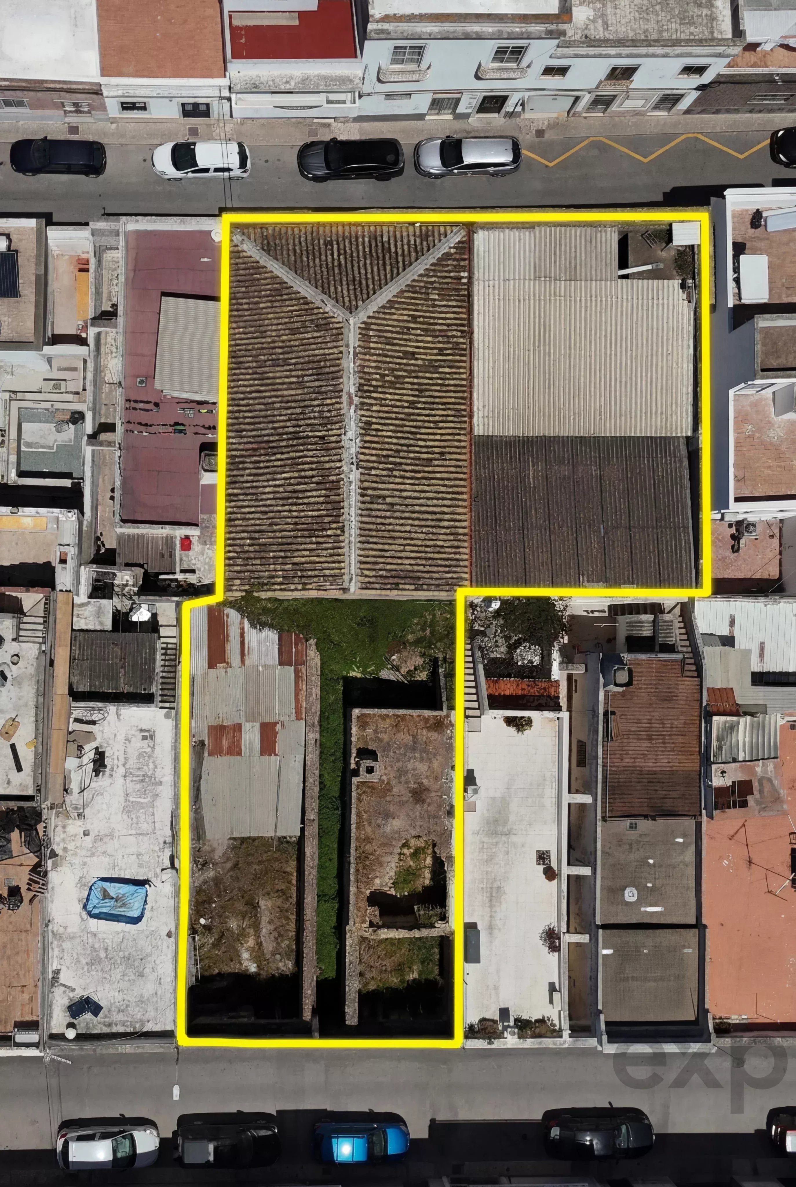 Edifício com alma algarvia: 357m² no Centro de Olhão com Viabilidade para 5 Pisos