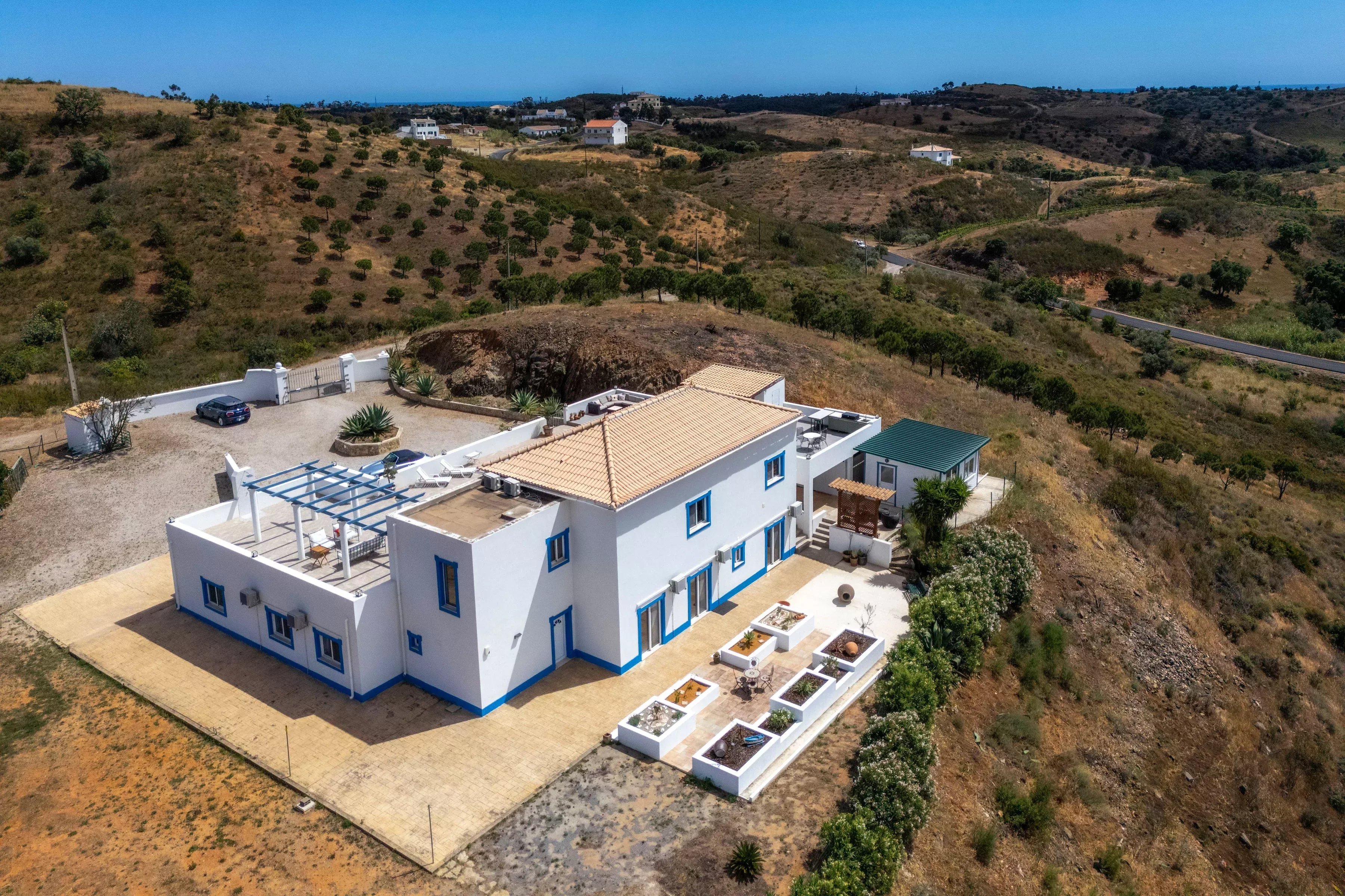 Country villa renovated with 5 bedrooms, swimming pool, panoramic views, 2 hectares 87005816 image 2