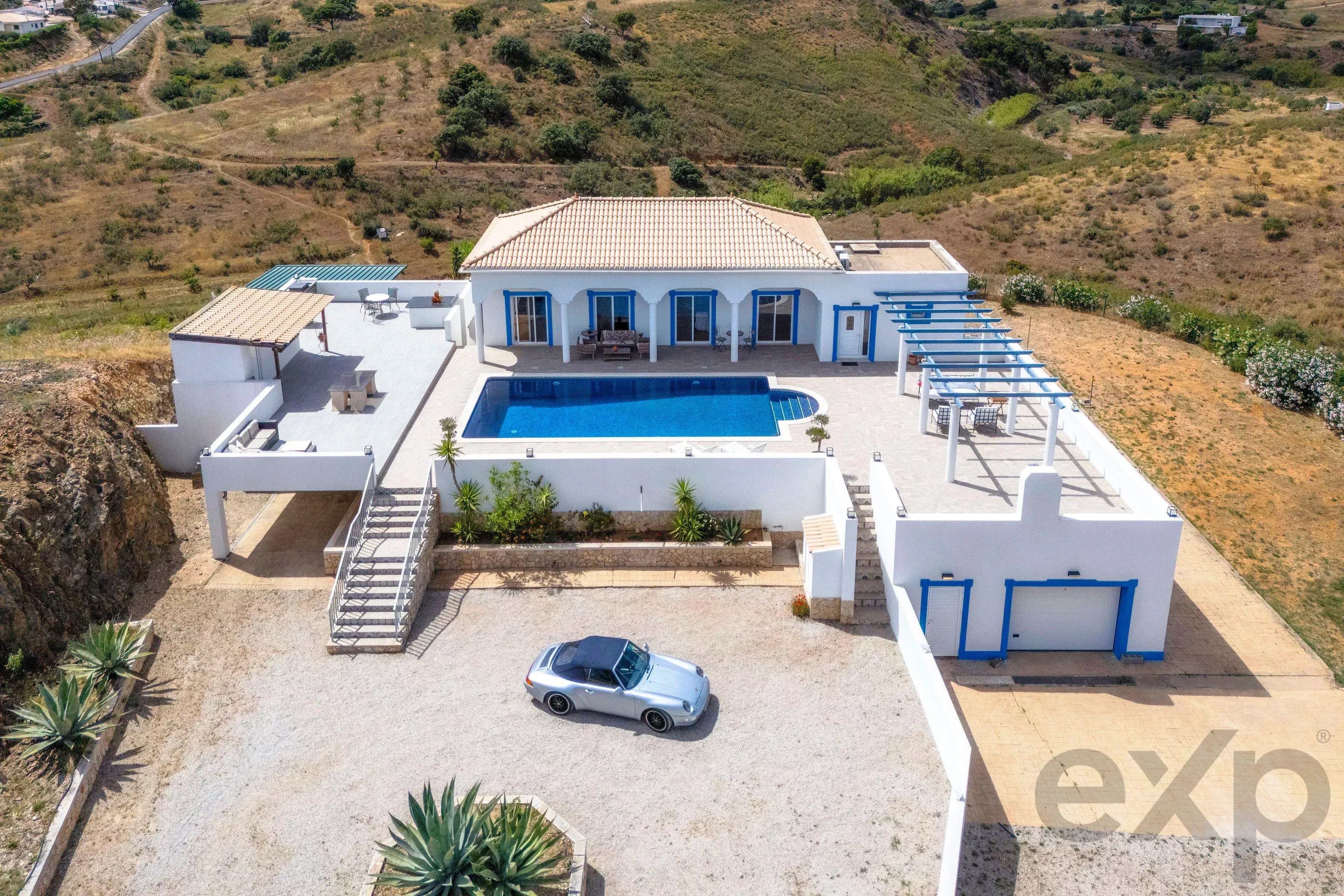 Country villa renovated with 5 bedrooms, swimming pool, panoramic views, 2 hectares 87005816 image 1