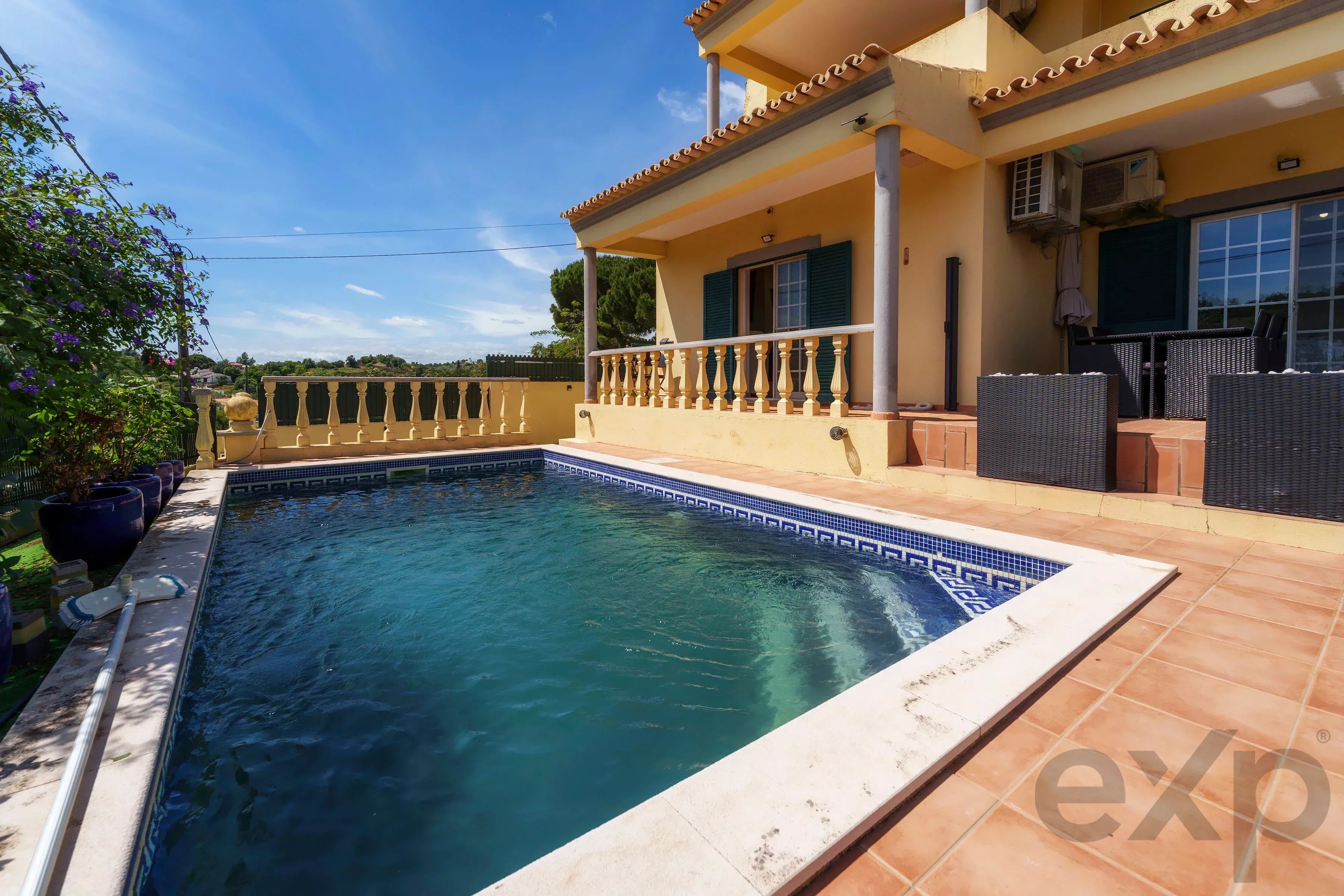 Fantástica moradia de charme com 4 quartos, jardim e piscina nos arredores de Olhão