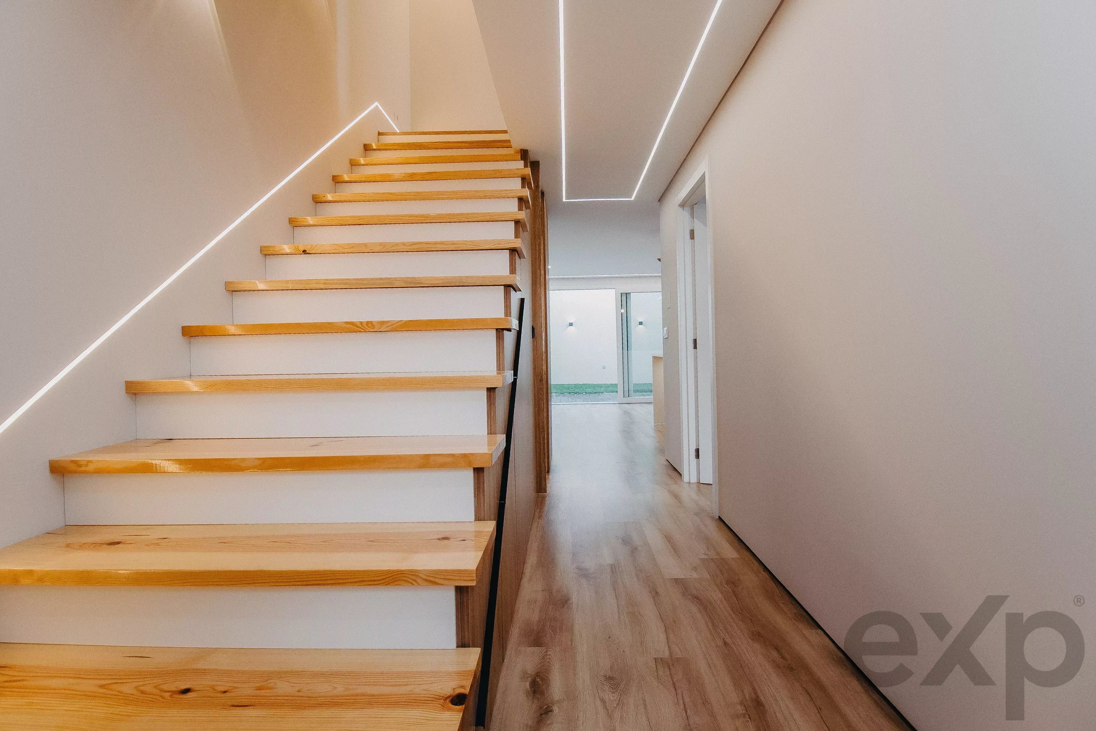 Marvelous Smart T3 House with 2 Suites, Private Garden of 30 m² and Balcony of 12.5 m² in the Historic Centre of Montijo, just 20 minutes from Gare do Oriente 87011924 image 16