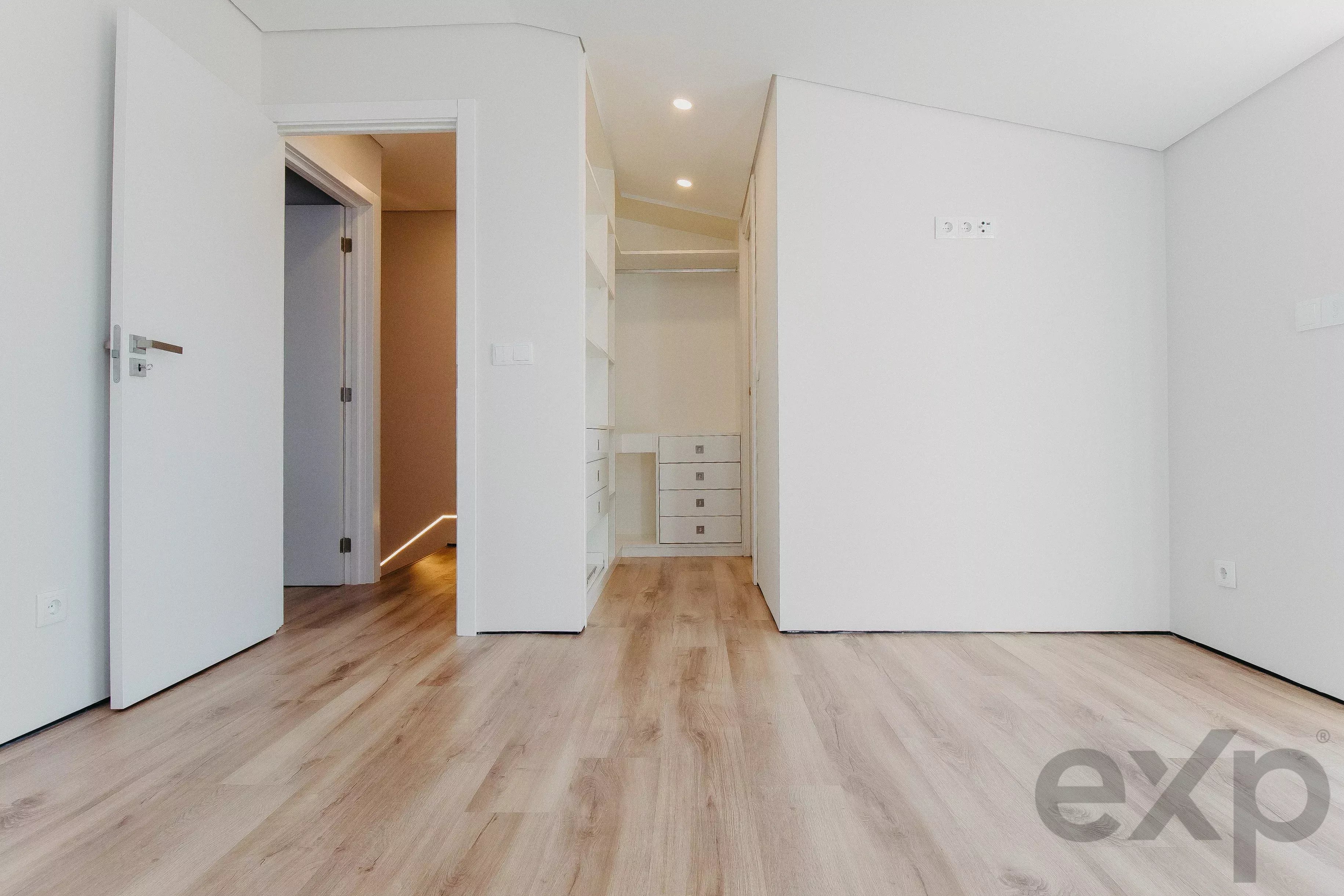 Marvelous Smart T3 House with 2 Suites, Private Garden of 30 m² and Balcony of 12.5 m² in the Historic Centre of Montijo, just 20 minutes from Gare do Oriente 87011924 image 30
