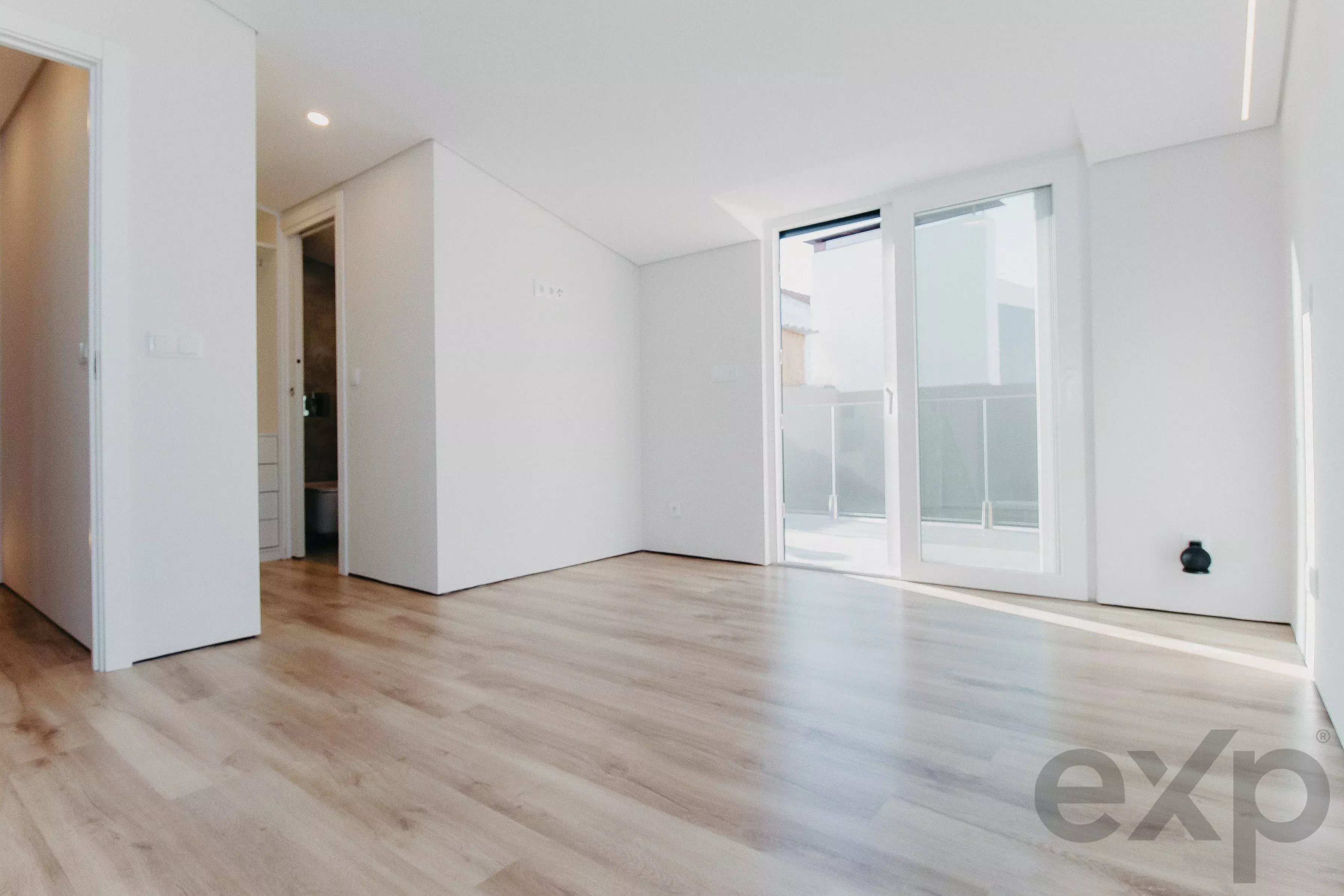 Marvelous Smart T3 House with 2 Suites, Private Garden of 30 m² and Balcony of 12.5 m² in the Historic Centre of Montijo, just 20 minutes from Gare do Oriente 87011924 image 7