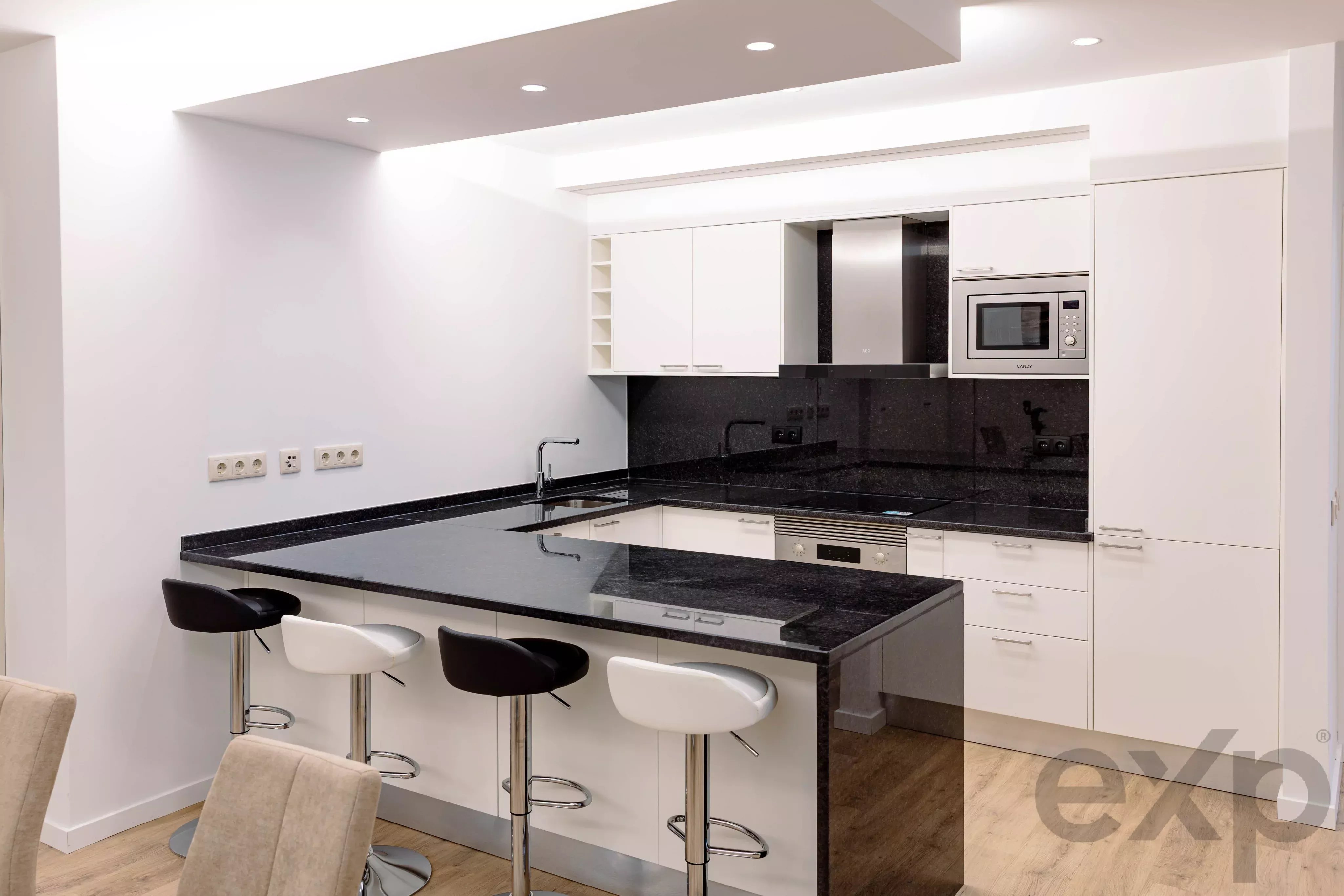 Apartamento T2 High-End Totalmente Renovado com Licença AL | Centro Histórico do Funchal, Madeira