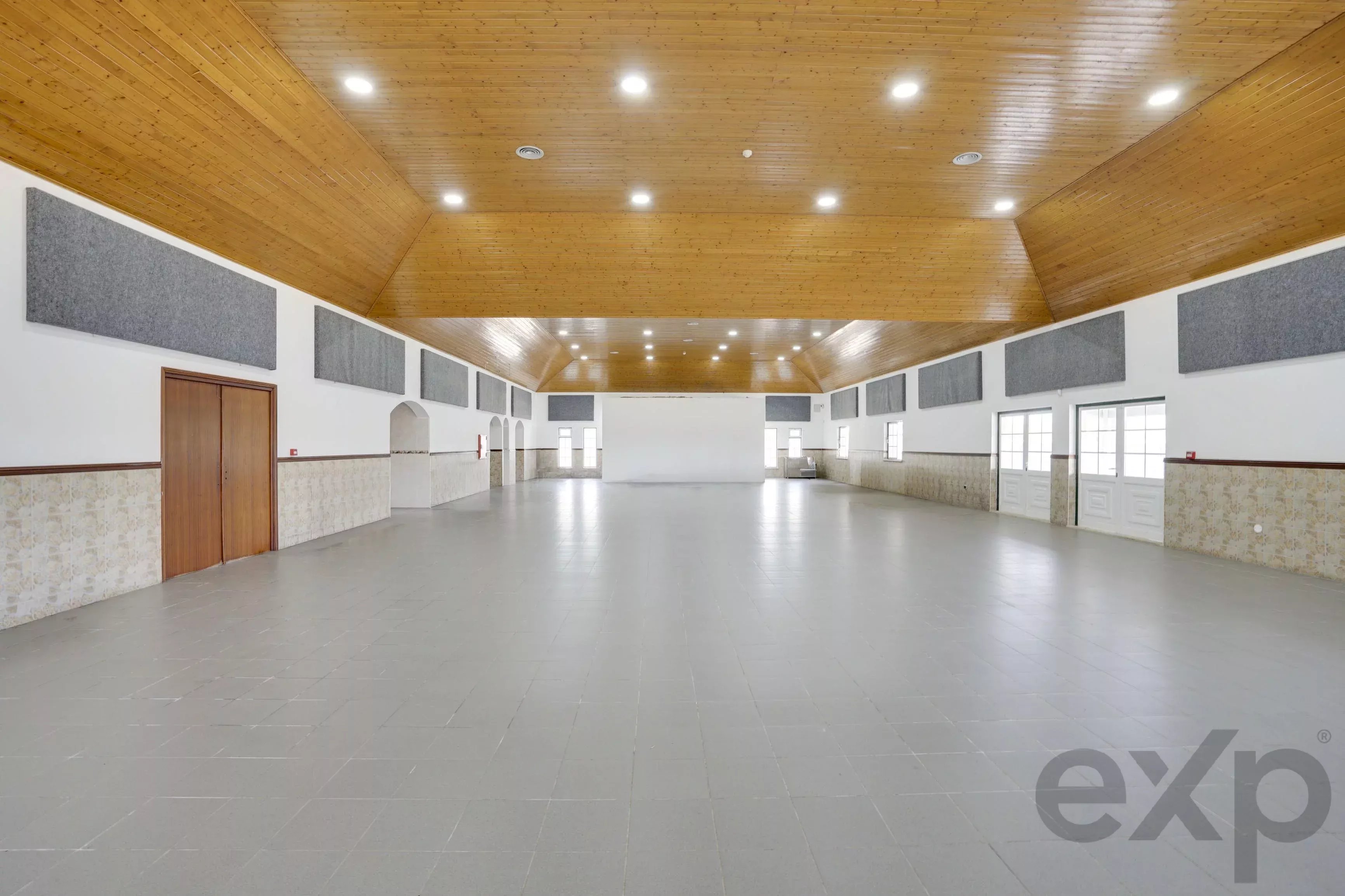 A dos Cunhados, Commercial Farm with a Plot of 9,630 Square Metres 87016840 image 11