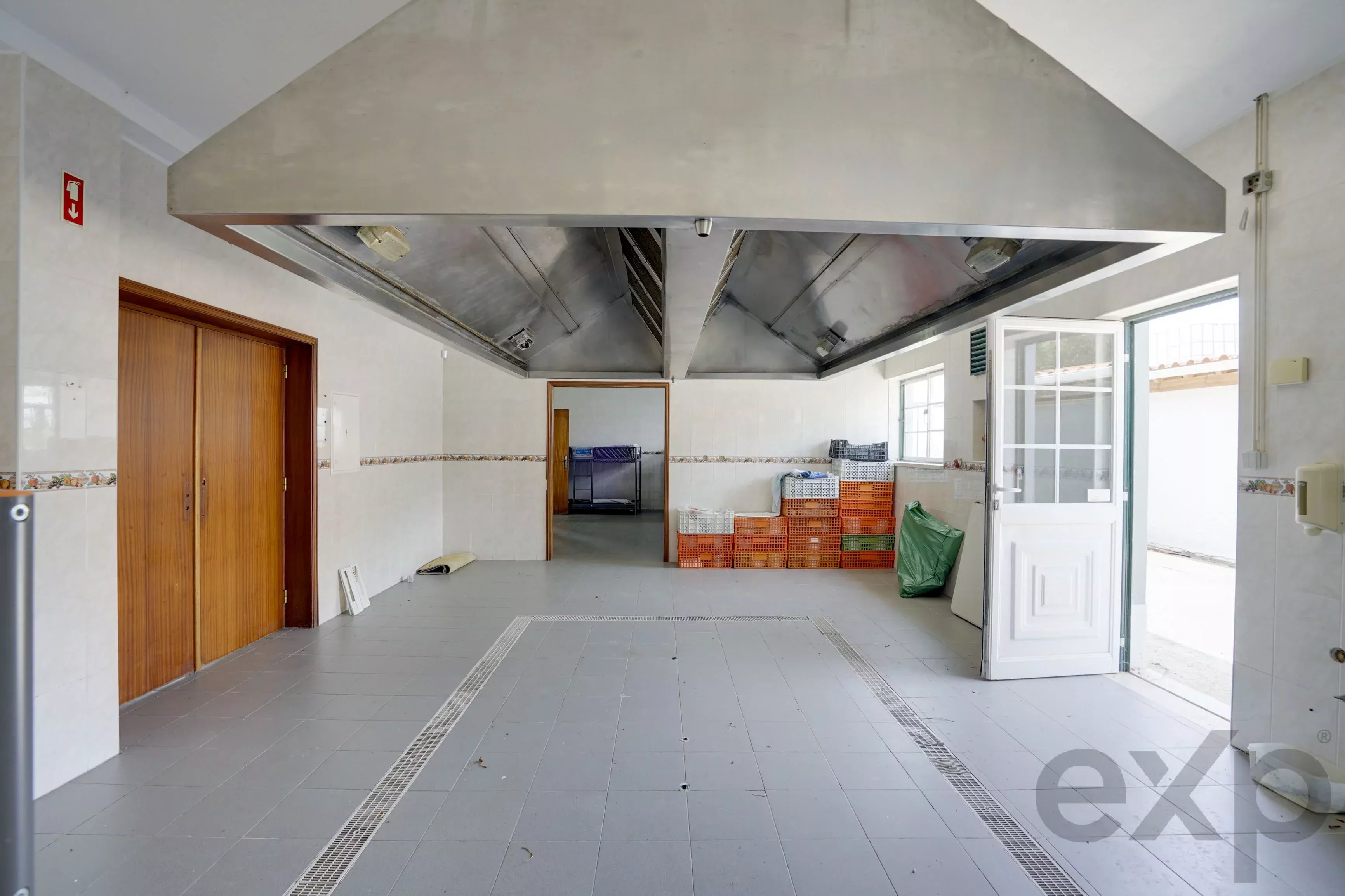 A dos Cunhados, Commercial Farm with a Plot of 9,630 Square Metres 87016840 image 16